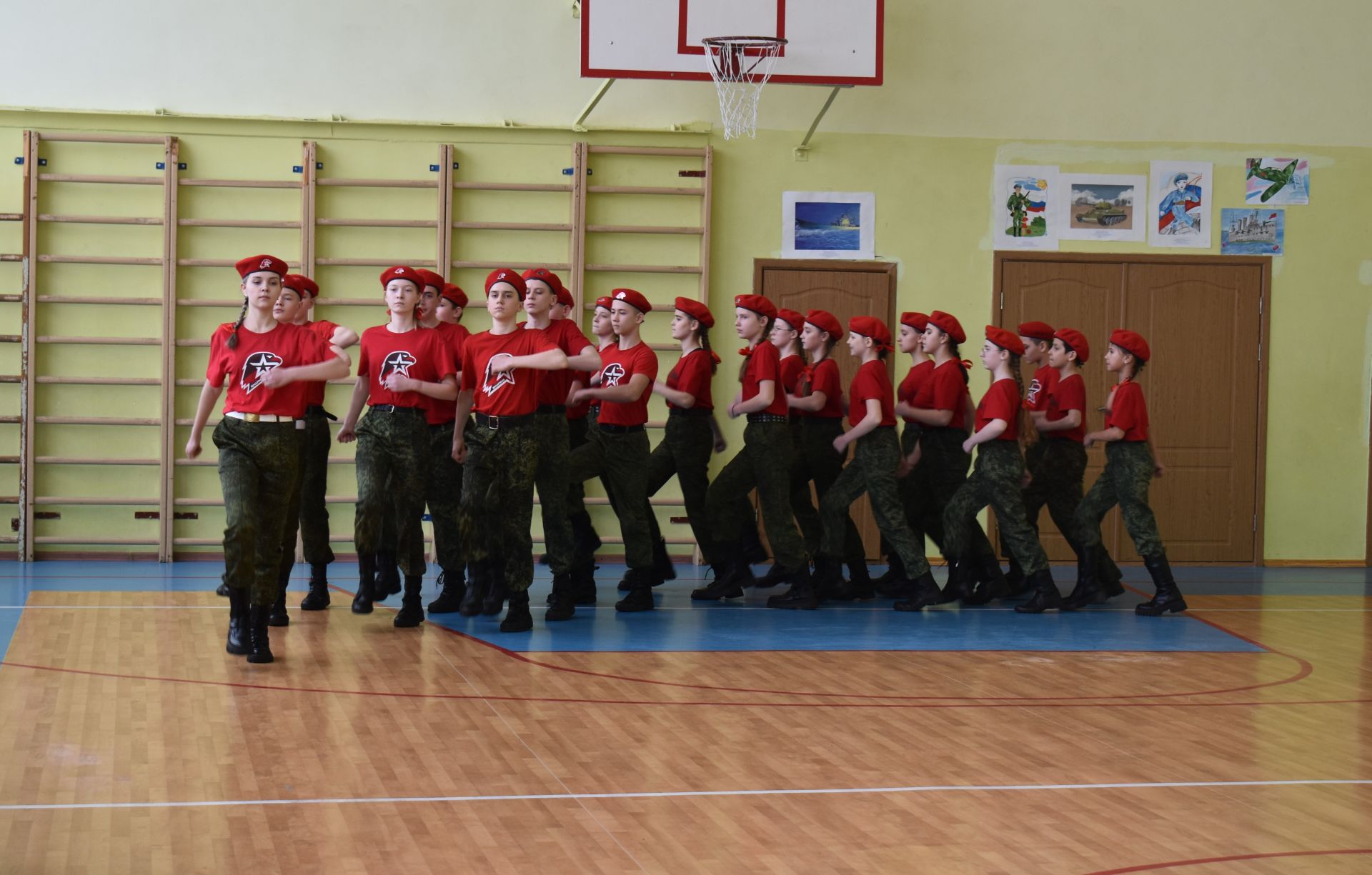 Направо! Налево! Кругом! В Камско - Полянской школе №2 прошел зональный смотр - конкурс песни и строя