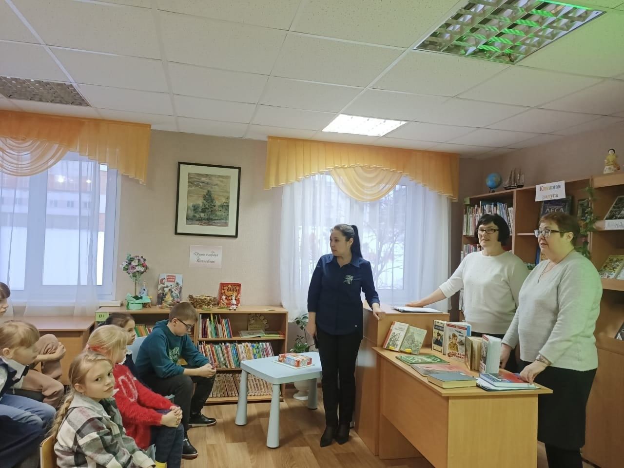 Специалисты Камскополянской детской библиотеки провели Урок памяти для воспитанников ЦДТ «Радуга»