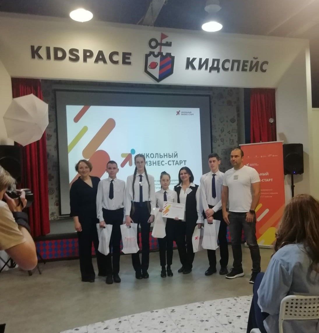 Команда камполянской школы №2 прошла очередной этап чемпионата по решению бизнес-кейсов в г. Казань
