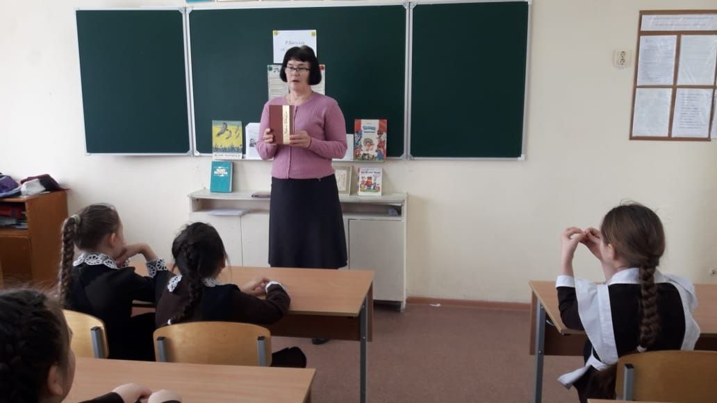 В камполянской школе №1 учащихся 4 «г» класса познакомили с творчеством детского поэта Рабита Батуллы