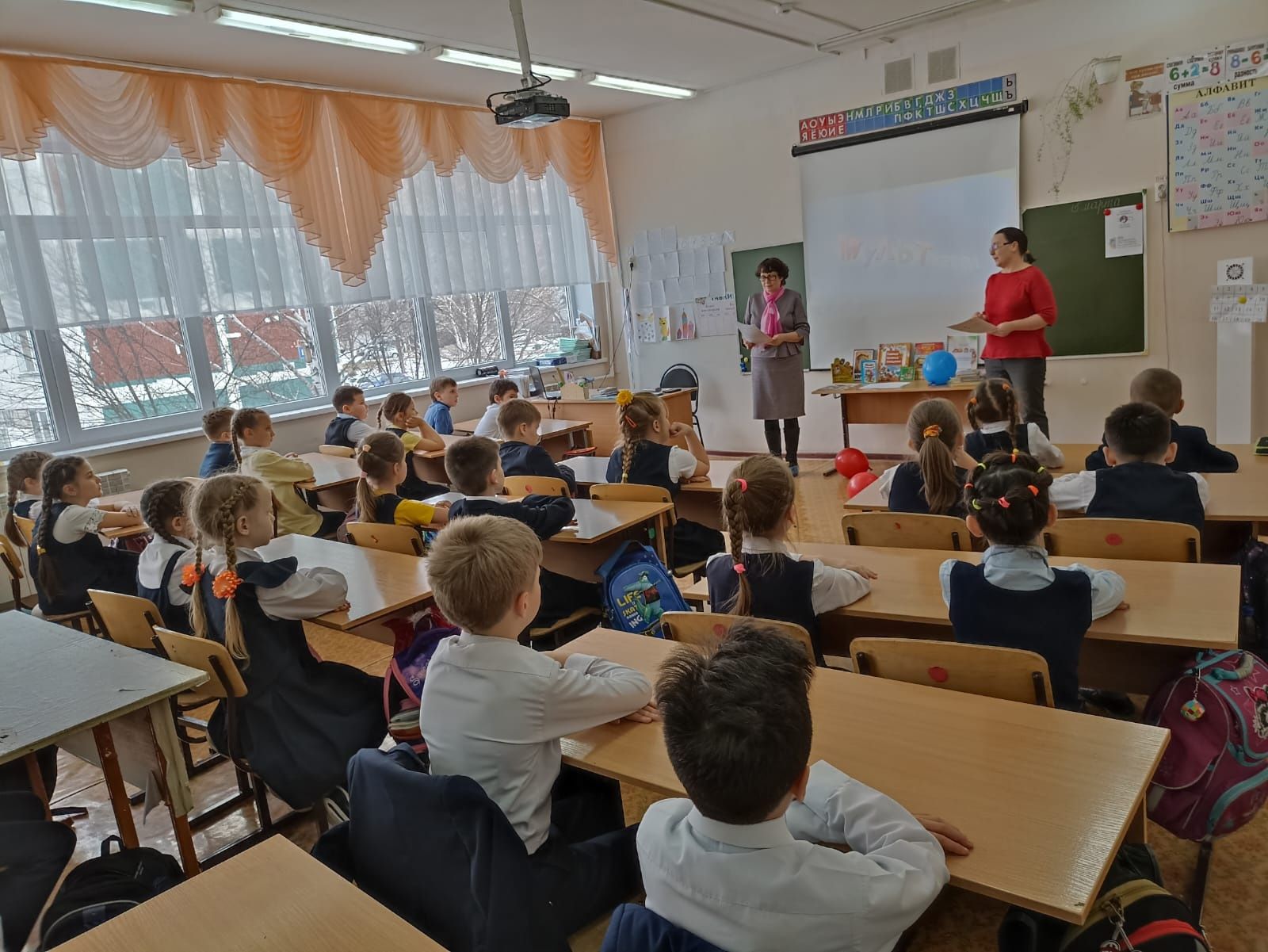 Сотрудники камполянской детской библиотеки посетили школу №2