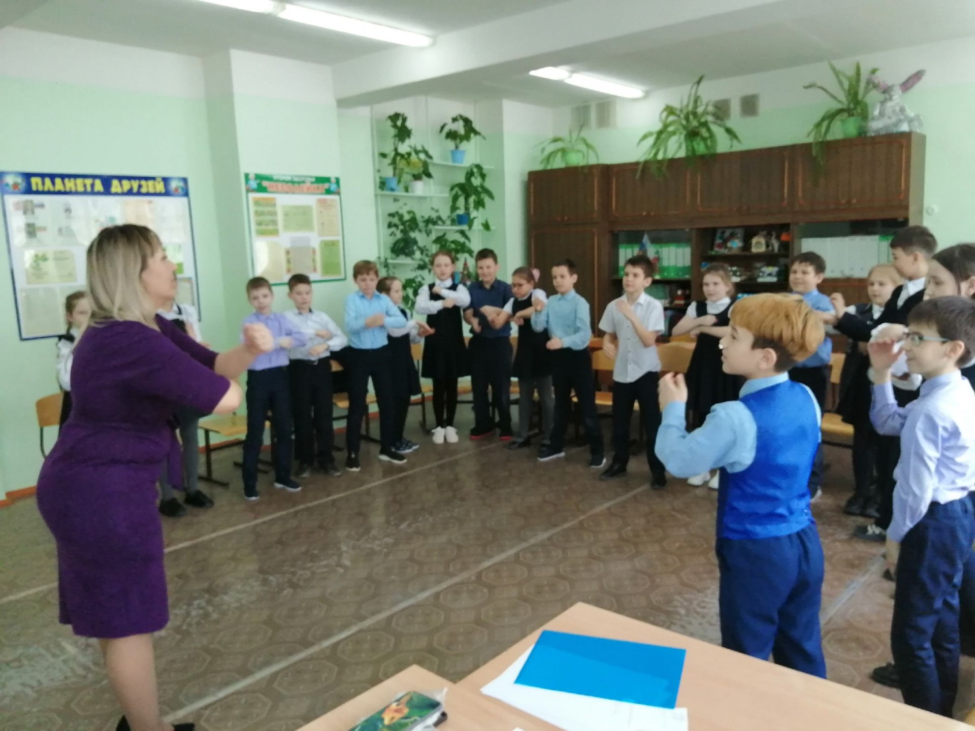 Учащиеся камполянской школы № 2 приняли участие в развлекательной программе «Давайте жить дружно!»