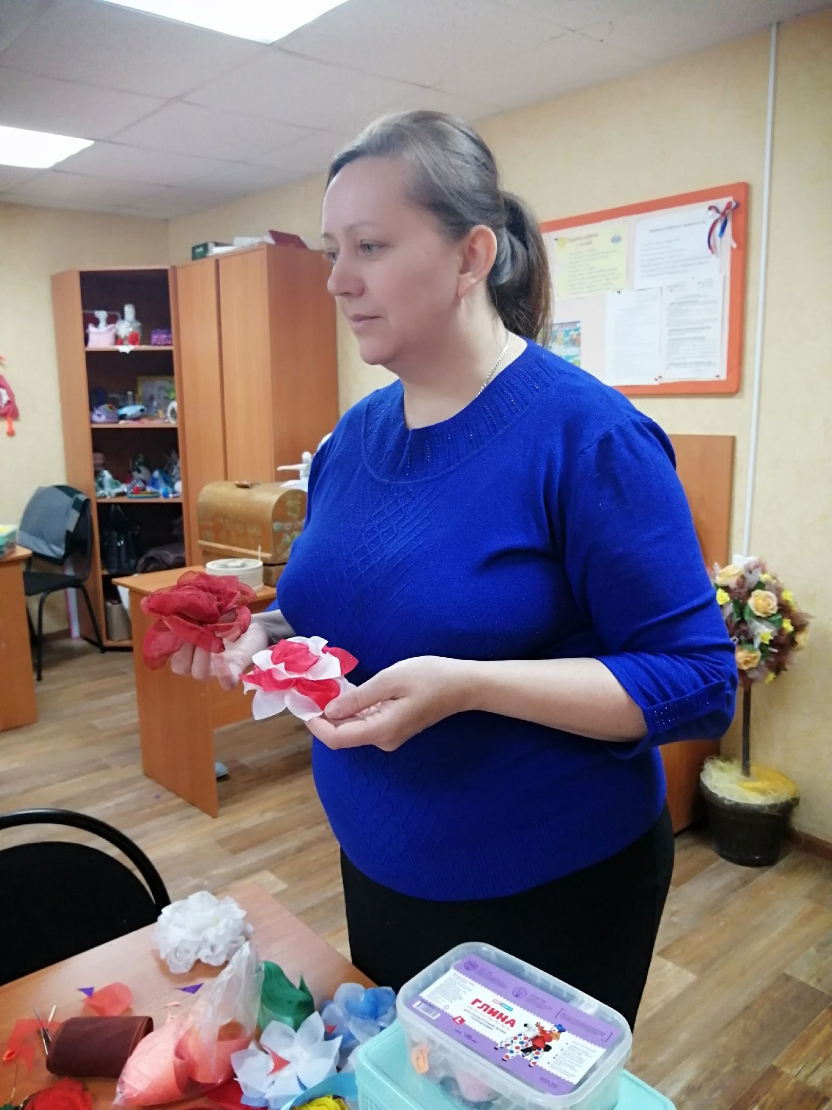 Воспитанники объединения​ «Чудесница» ЦДТ «Радуга» посетили мастер-класс по изготовлению цветов из ткани