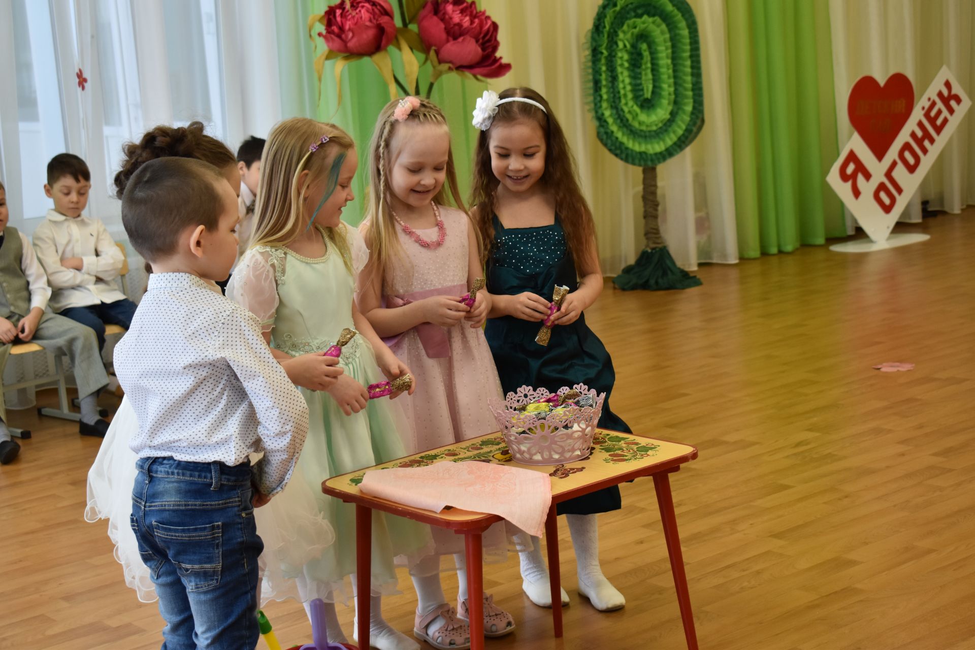 8 марта в детском саду «Огонёк»