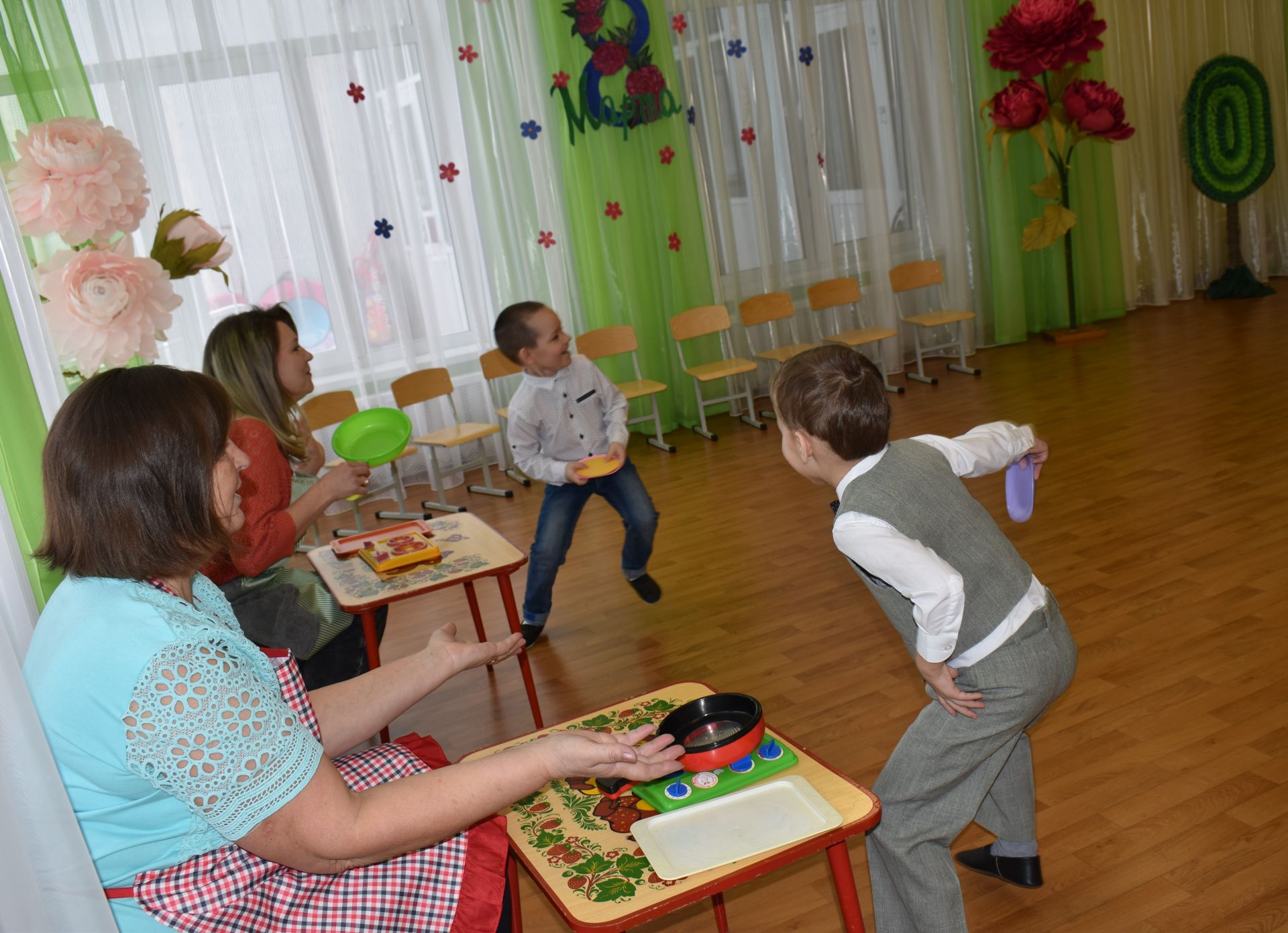 8 марта в детском саду «Огонёк»
