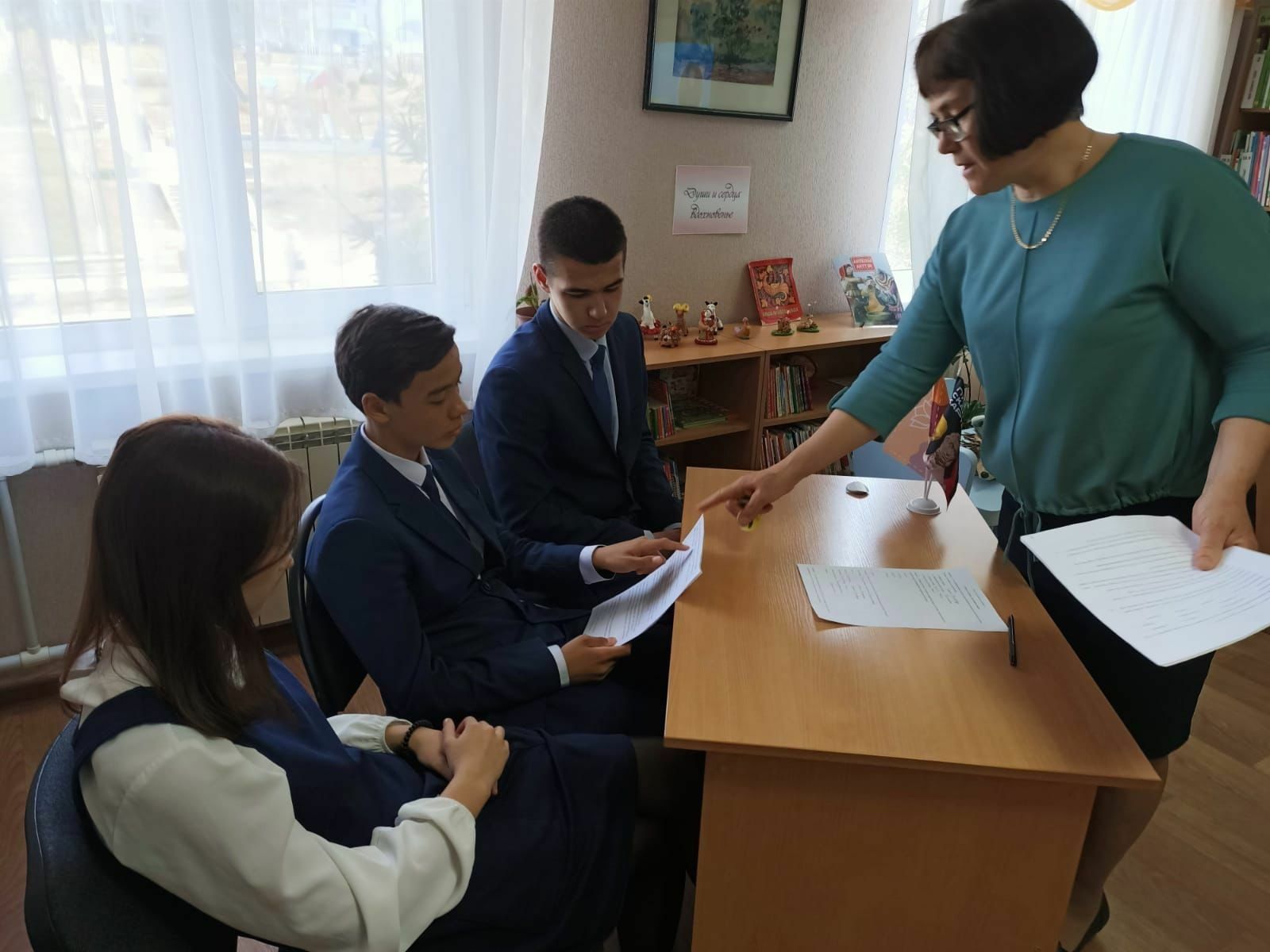 Обучающиеся камполянской школы №2 посетили поселковую библиотеку