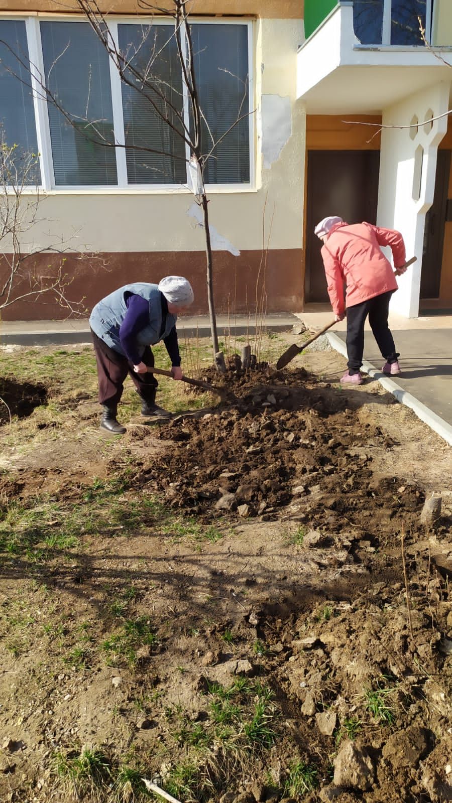 Жители Камских Полян продолжают наводить чистоту в посёлке