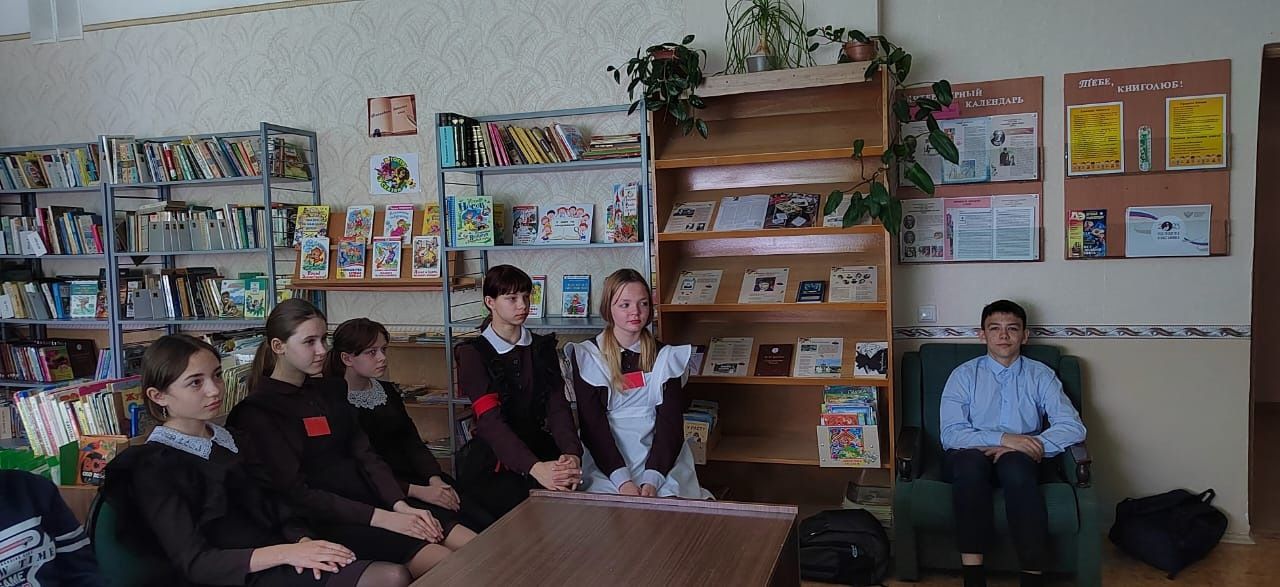 Учащиеся школы №1 посетили поселковую бибилиотеку и стали участниками клуба «Наследие»