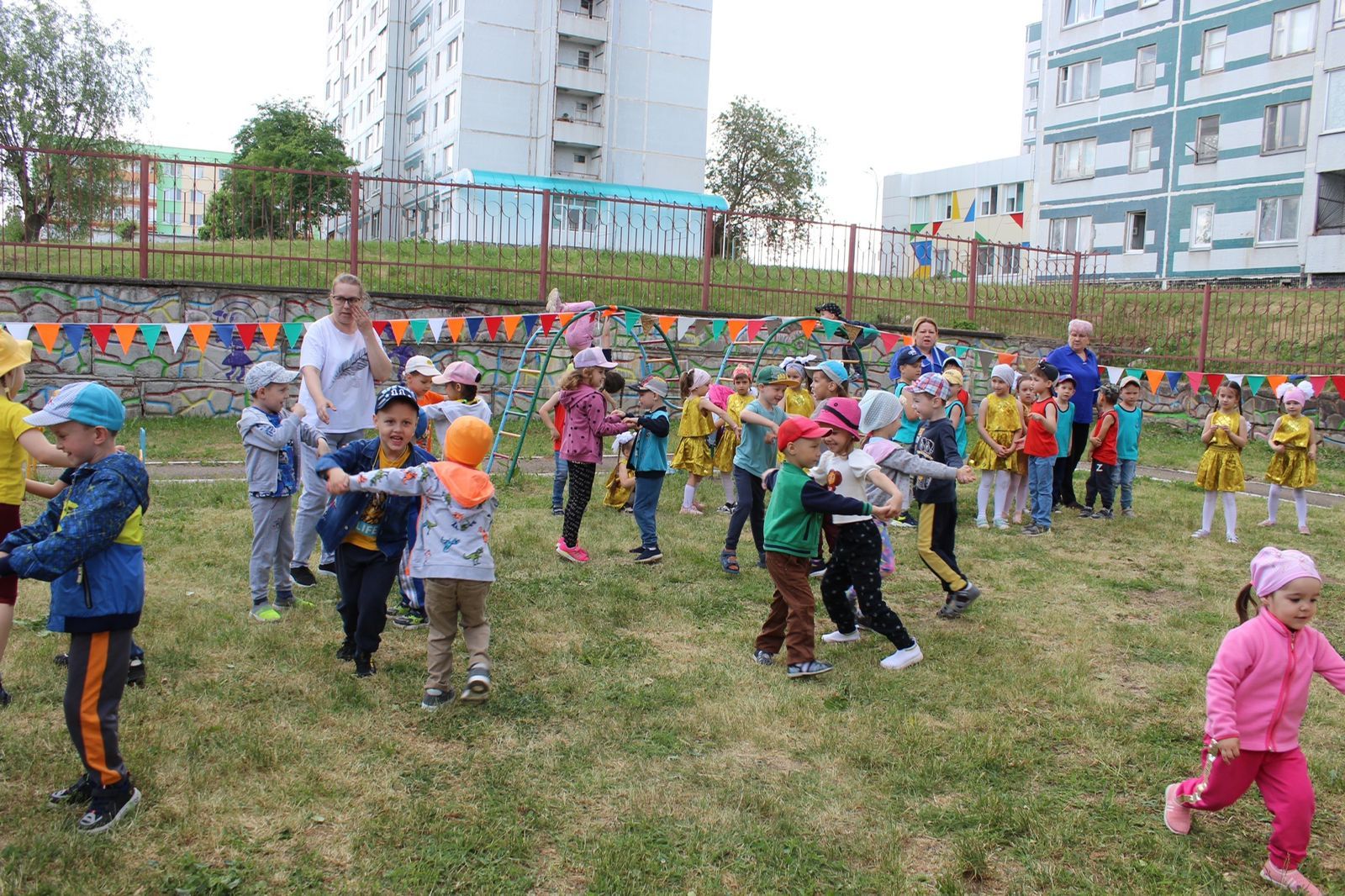 В детских садах Камских Полян прошли праздничные мероприятия