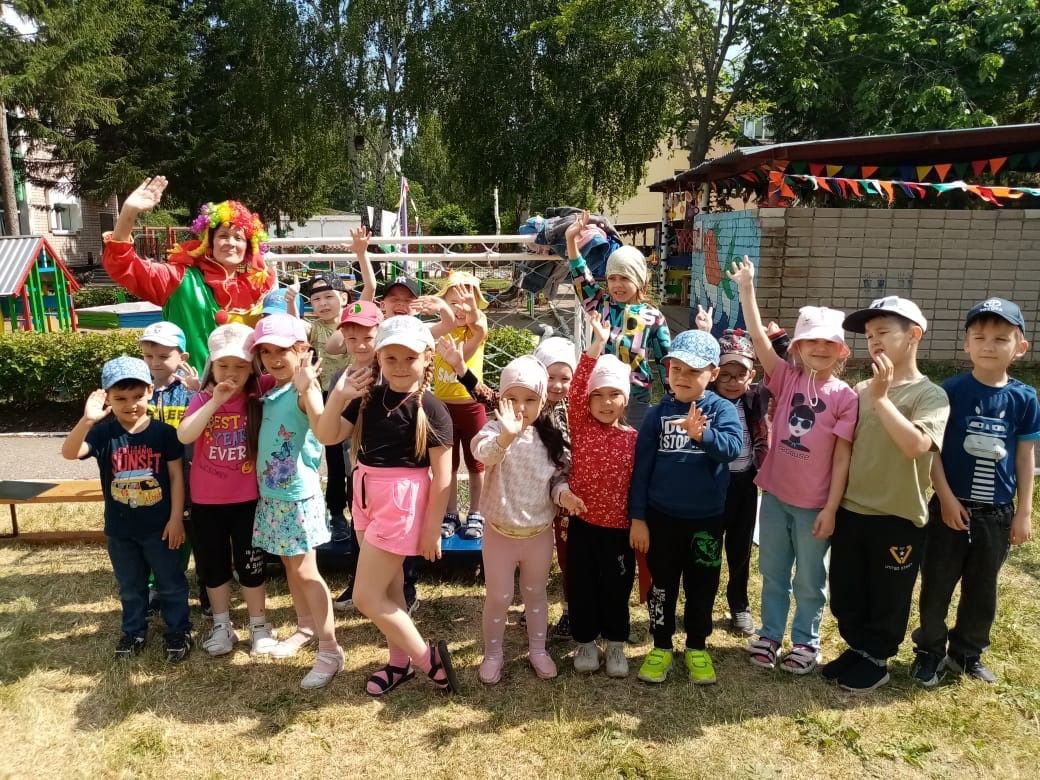 В детских садах Камских Полян прошли праздничные мероприятия