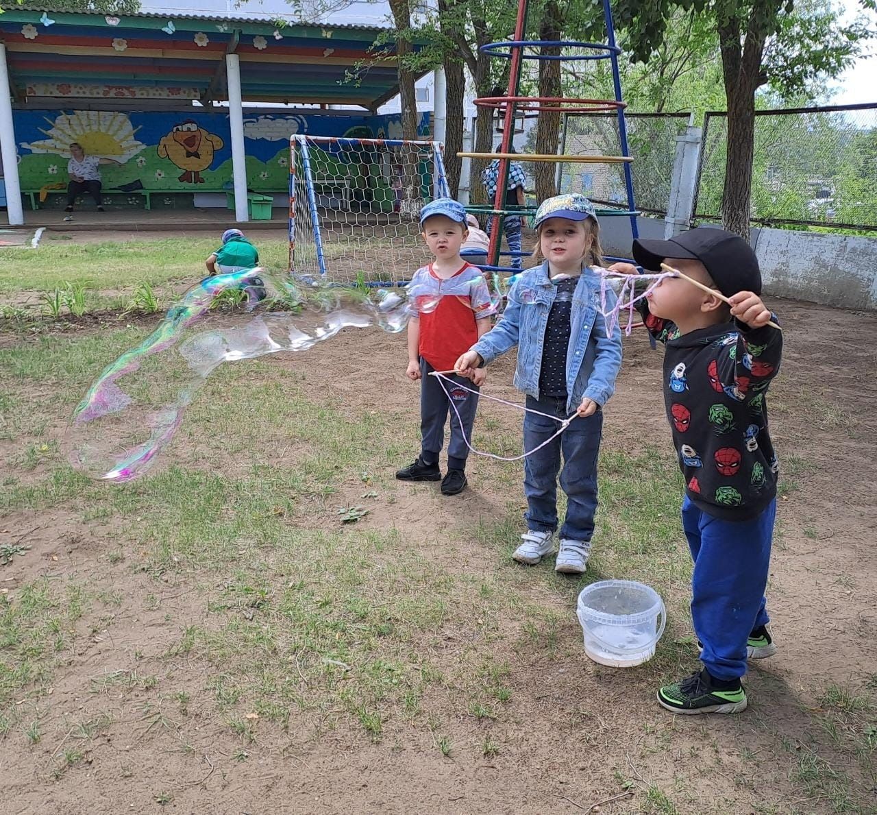 У воспитанников детского сада «Огонек» прошел «День мыльных пузырей»