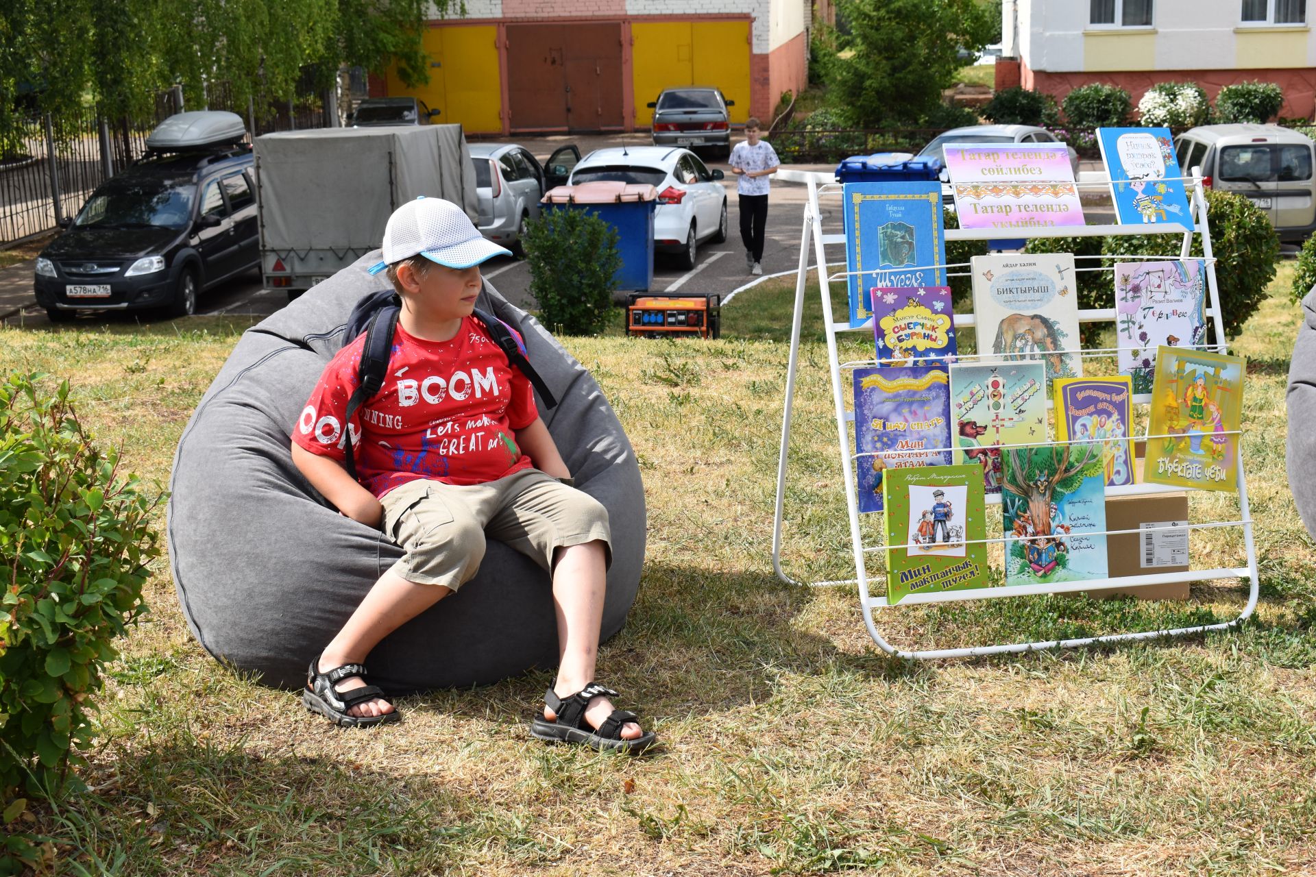Сотрудники Камско-Полянской библиотеки организовали литературную полянку для детей