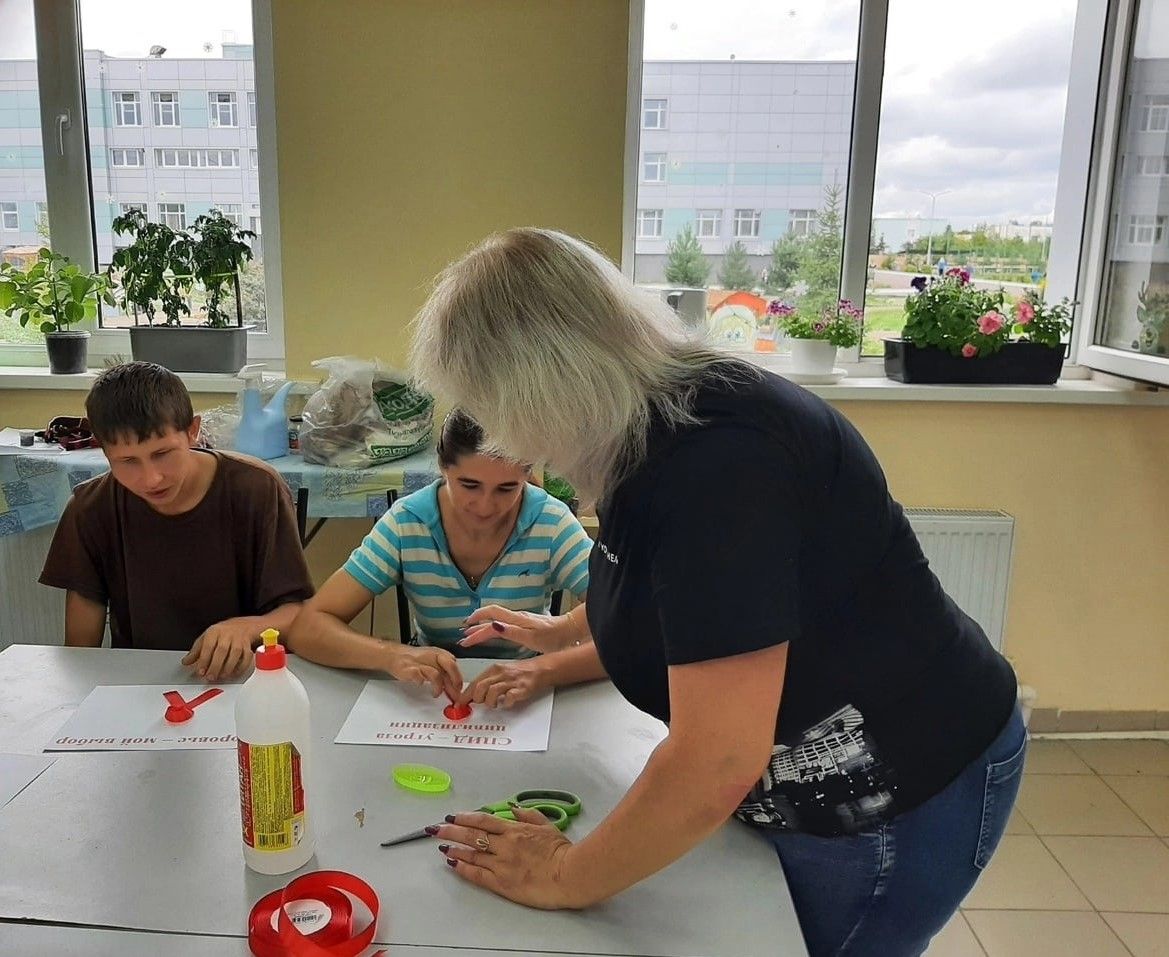 В Камско-Полянском доме-интернате провели информационно-профилактическую акцию «Красная ленточка»