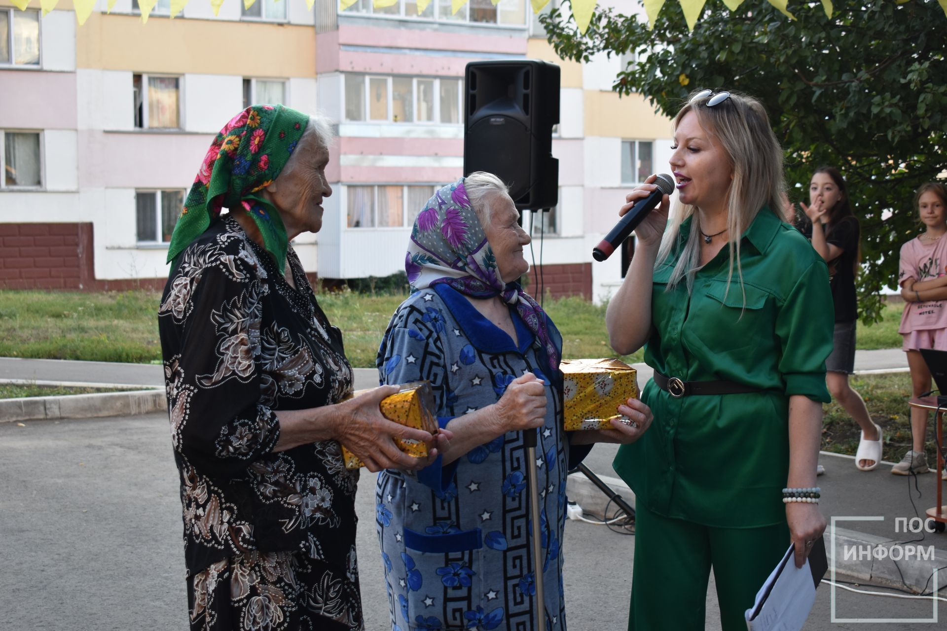 Весёлый праздник «День двора» в Камских Полянах