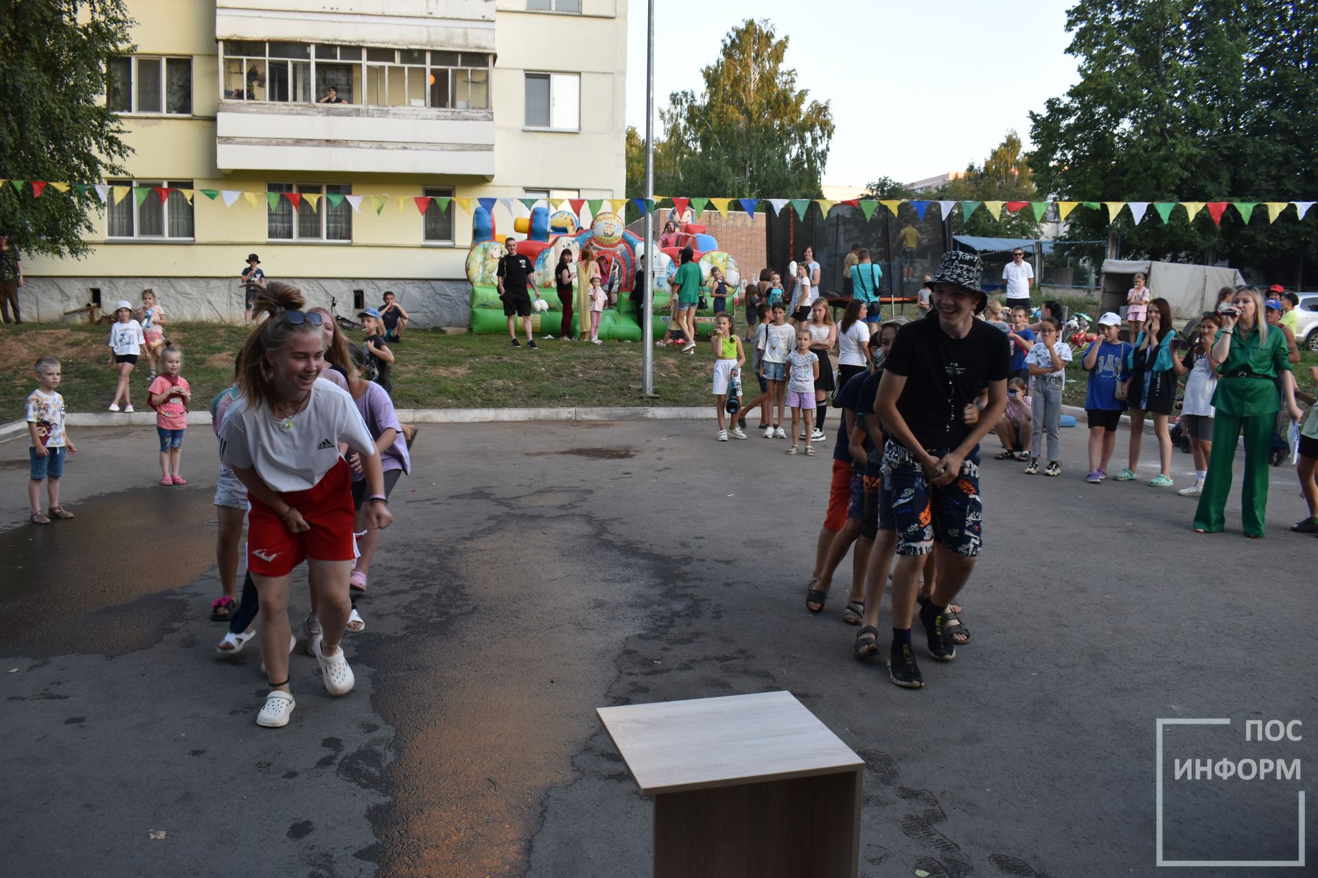 Весёлый праздник «День двора» в Камских Полянах