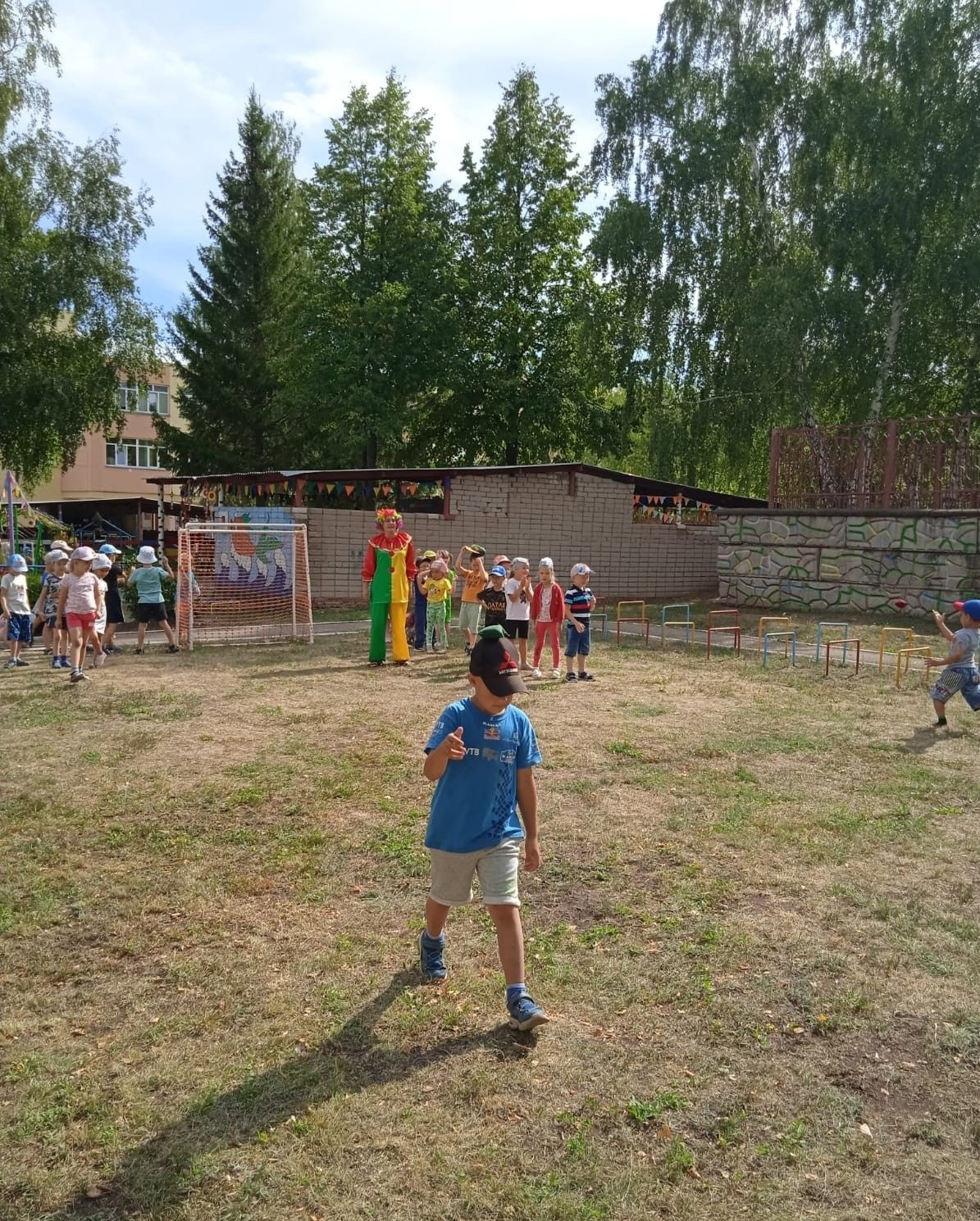 Воспитанники детского сада «Золотая рыбка» отметили День физкультурника