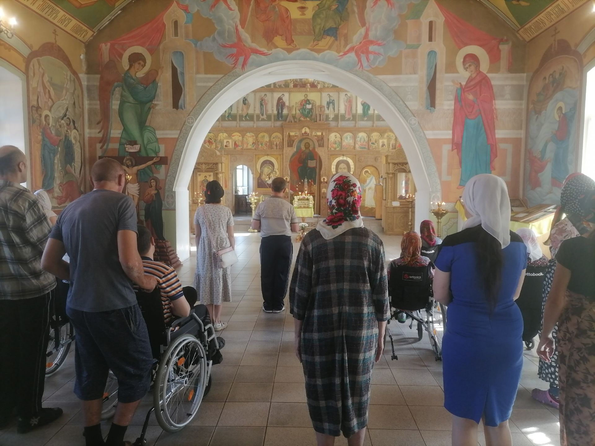 Жители дома-интерната посетили Храм Святых Бессребреников Космы и Дамиана
