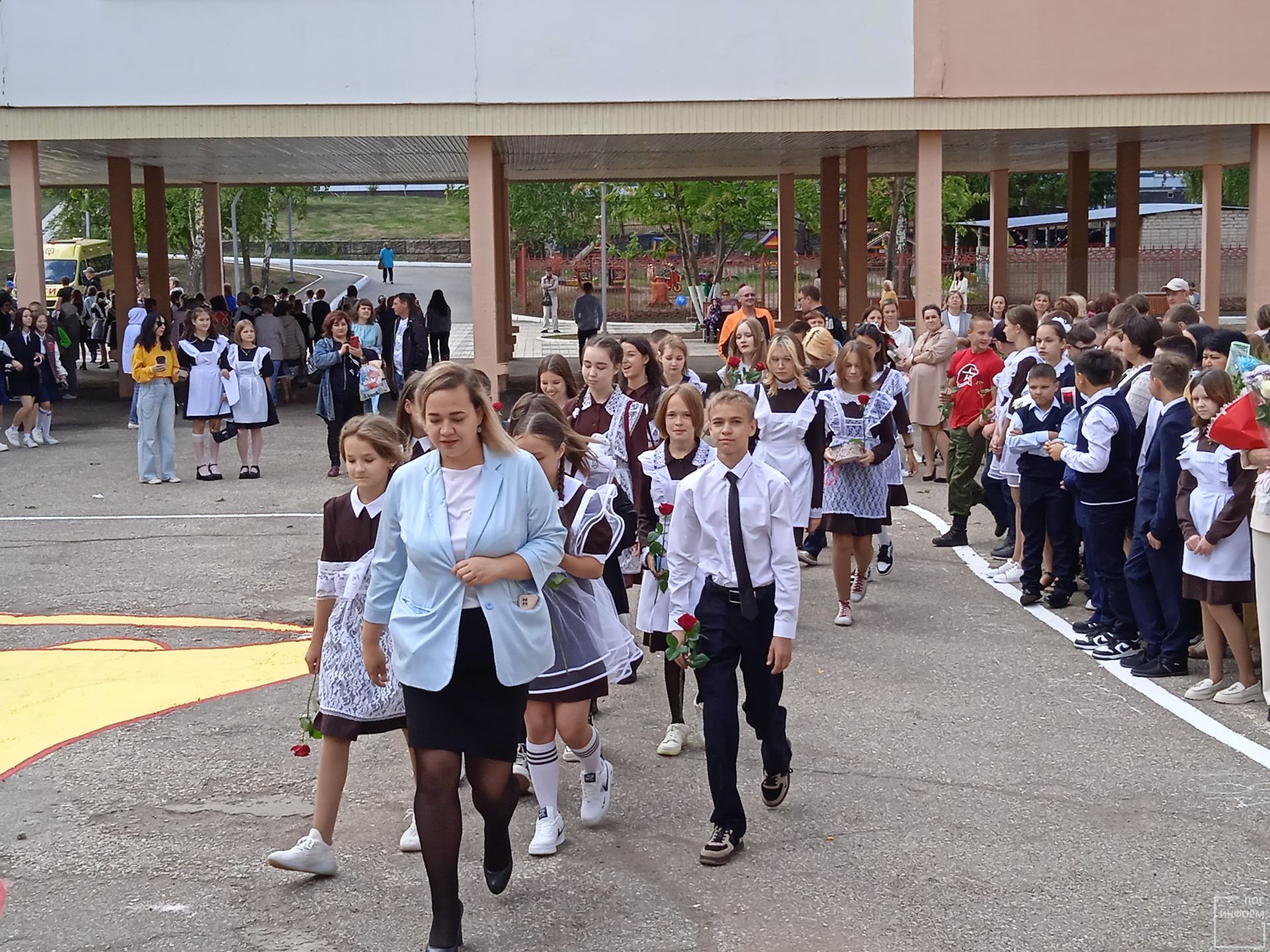 В Камско-Полянской школе № 1 прошли торжественные линейки, посвященные Дню знаний