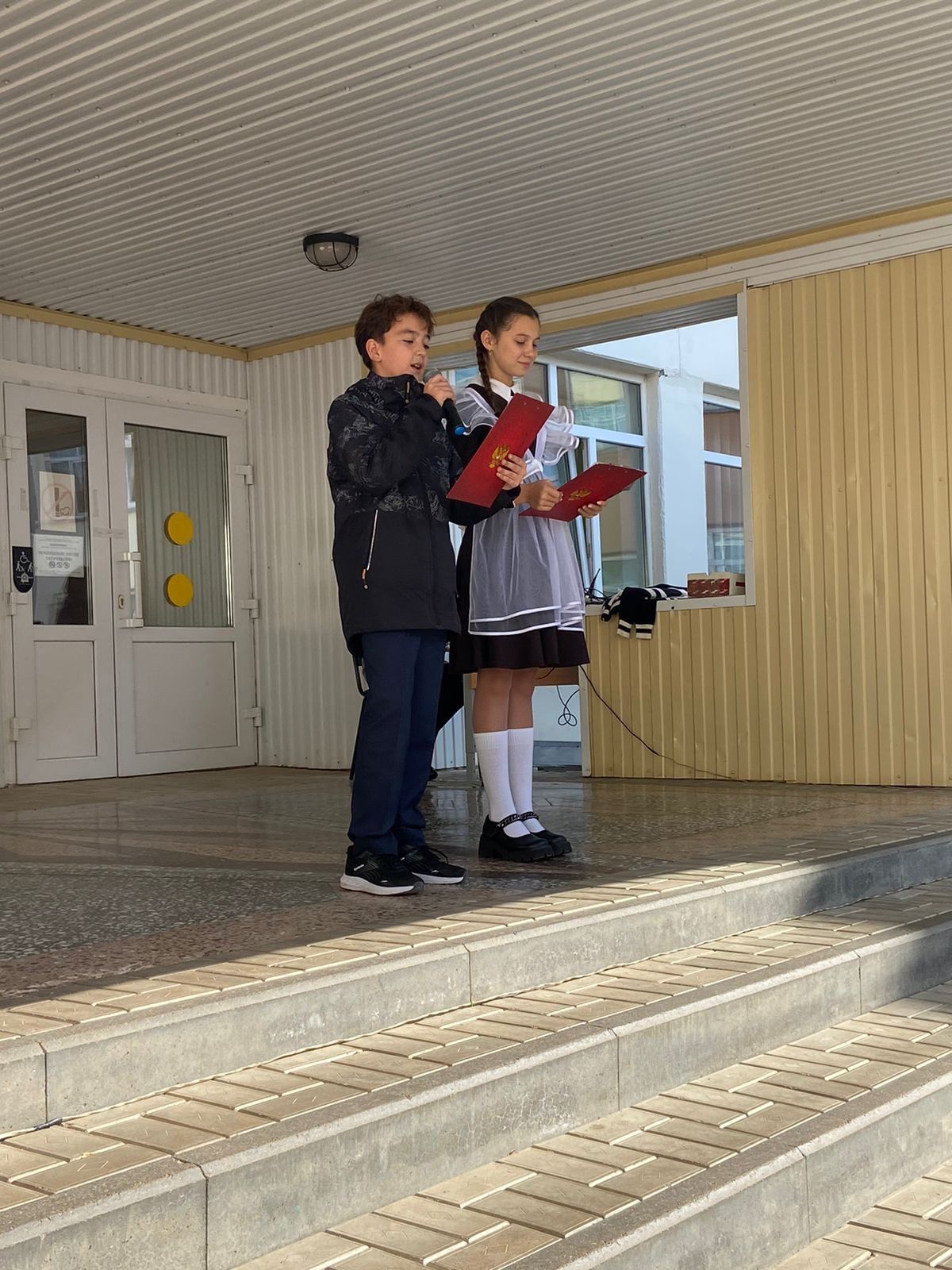 В школе № 1 состоялась торжественная церемония посвящения учащихся начальных классов в «Орлята России»