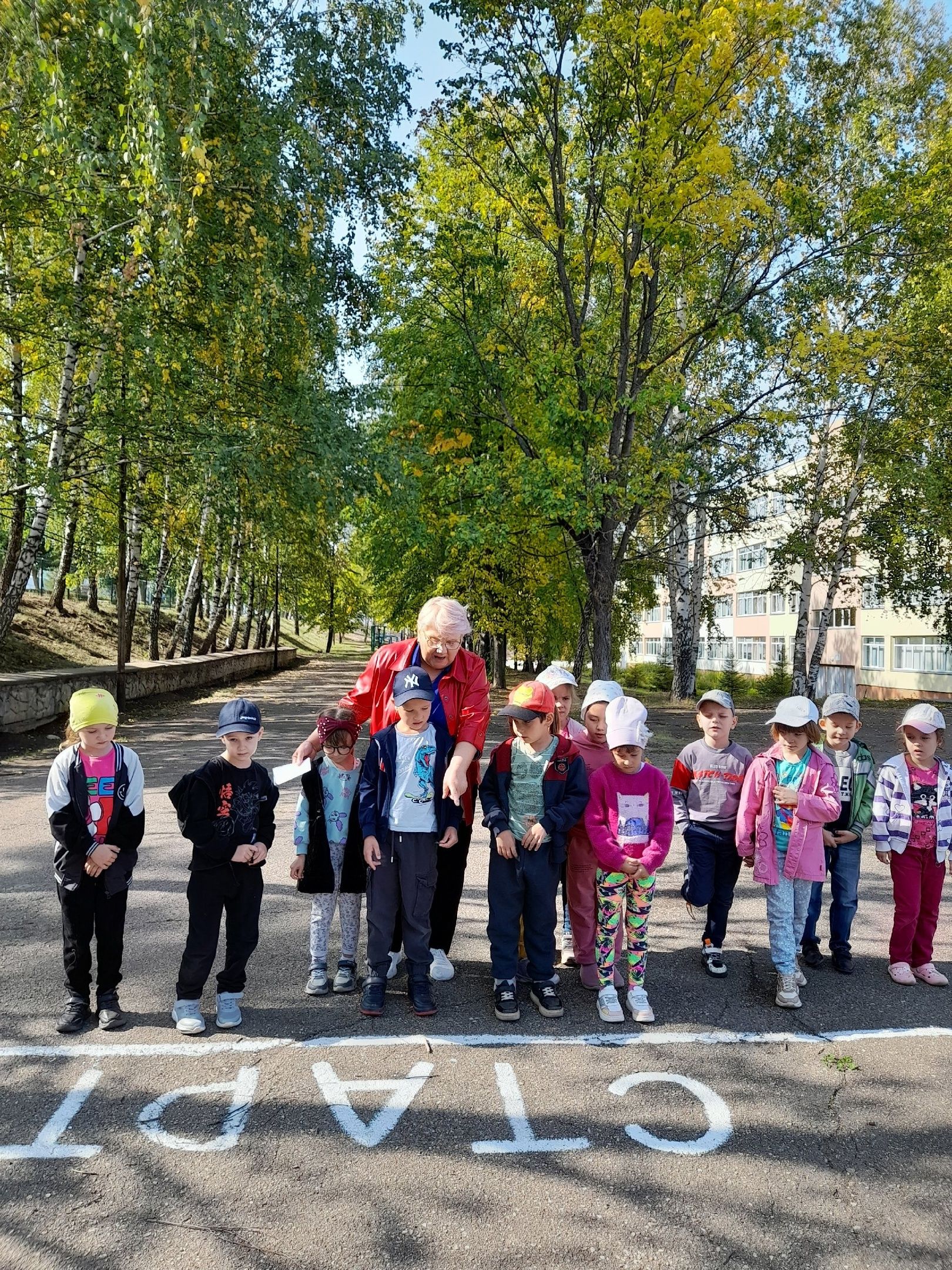 Воспитанники детского сада «Золотая рыбка» провели экскурсию на территории Камполянской школы № 1
