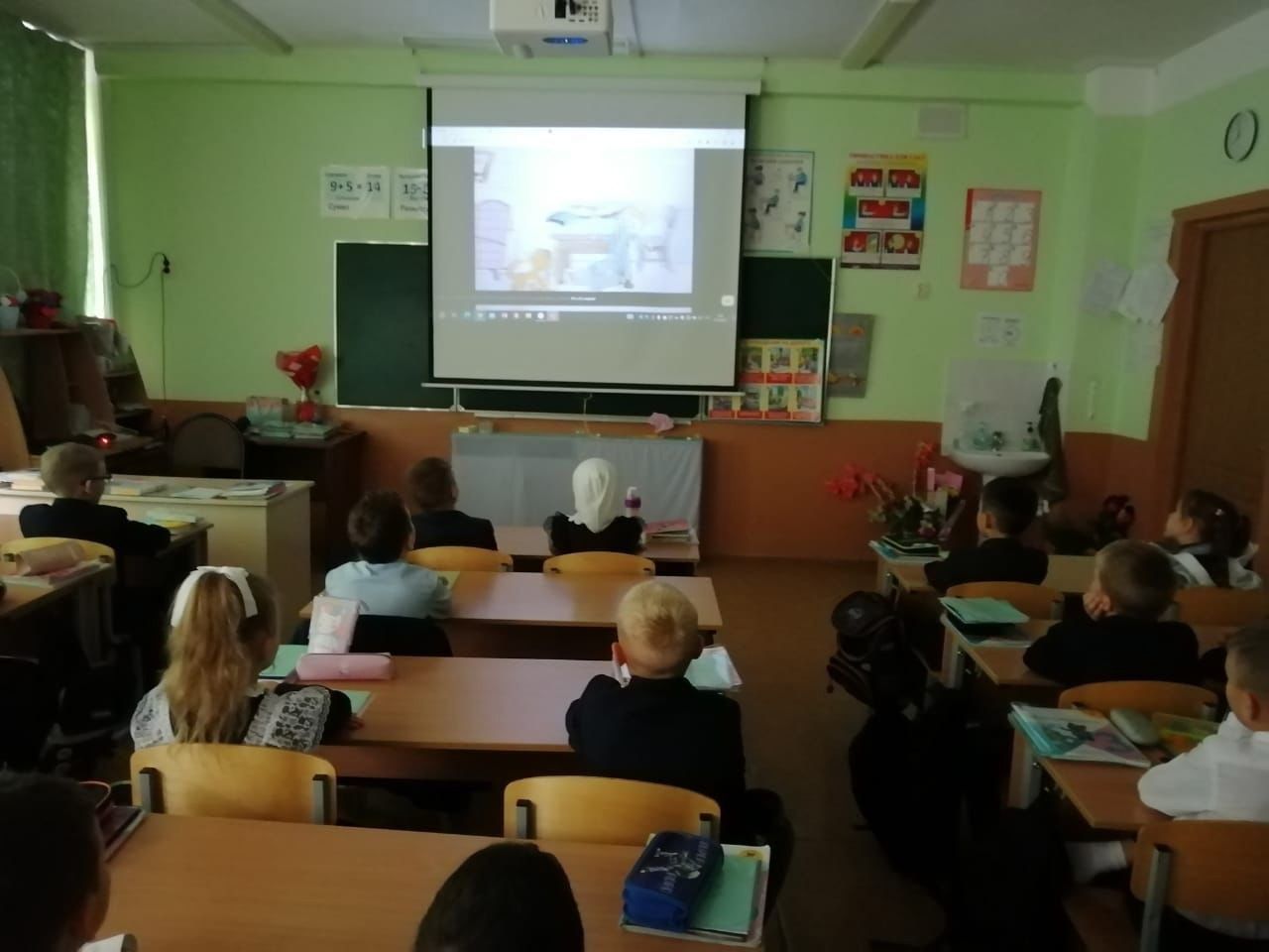 В камполянской школе № 1 прошли классные часы к Международному дню грамотности