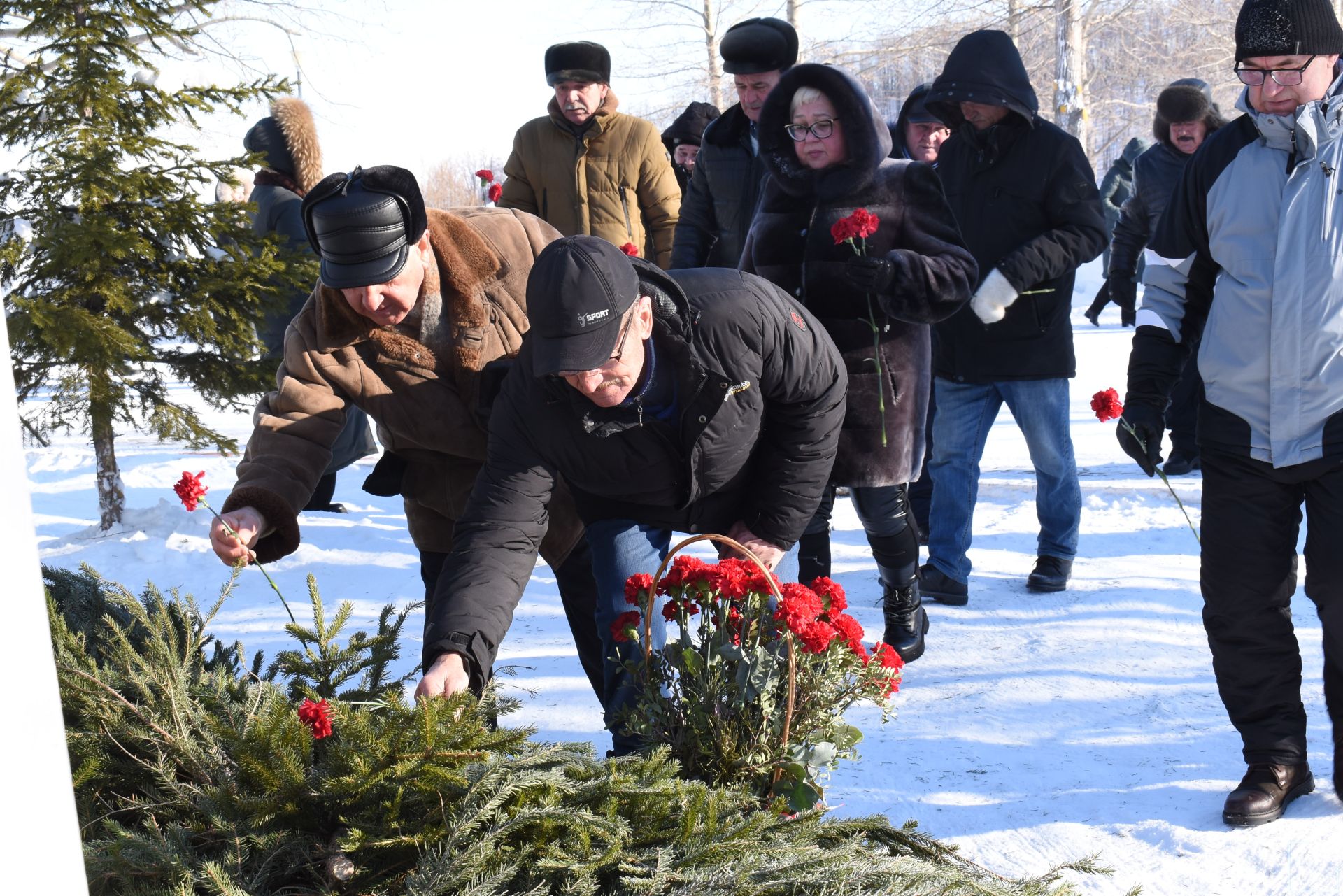 Жители Камских Полян почтили память воинов-интернационалистов