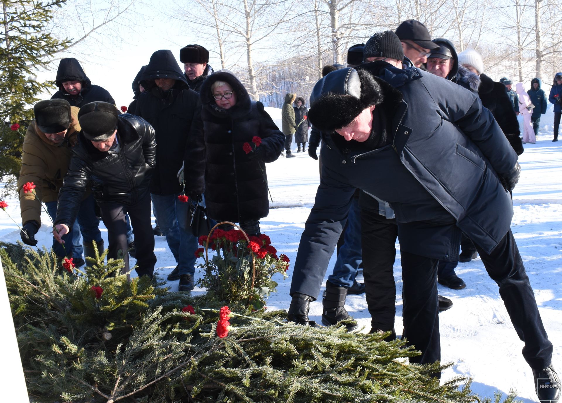 Жители Камских Полян почтили память воинов-интернационалистов