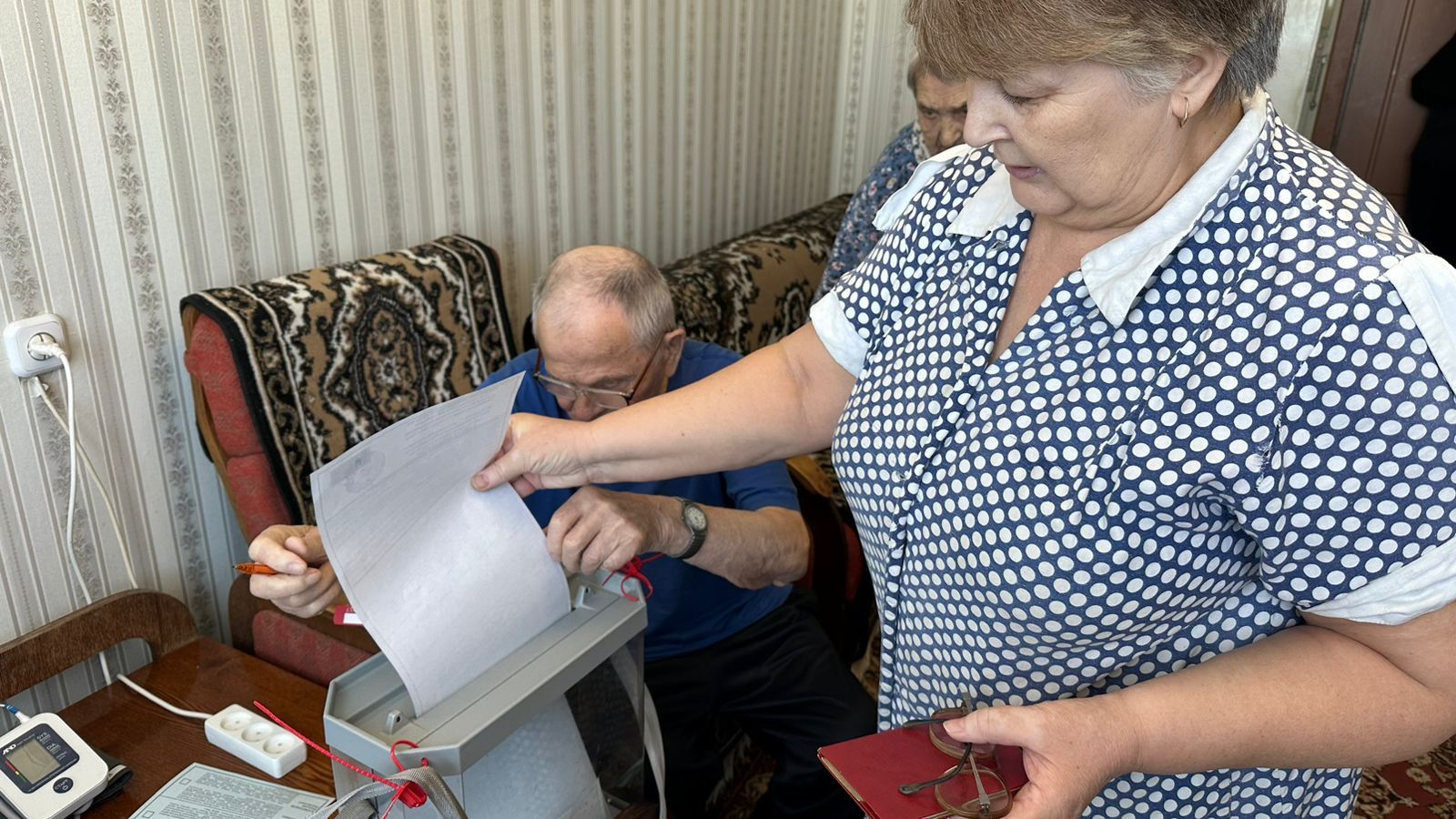 В Камских Полянах  к пожилым людям приходят на дом