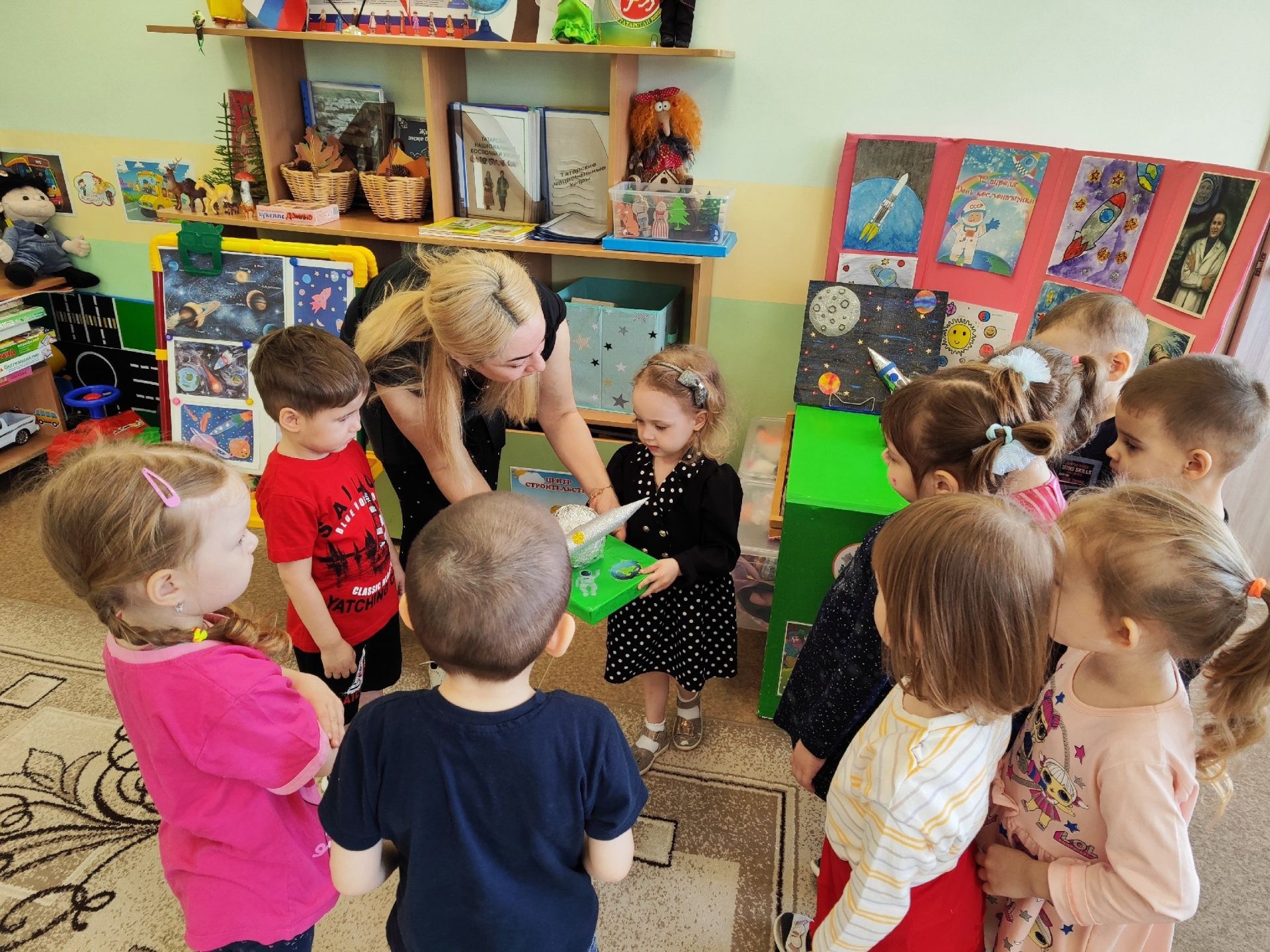 С воспитанниками детского сада «Золотая рыбка» провели мероприятие ко дню космонавтики