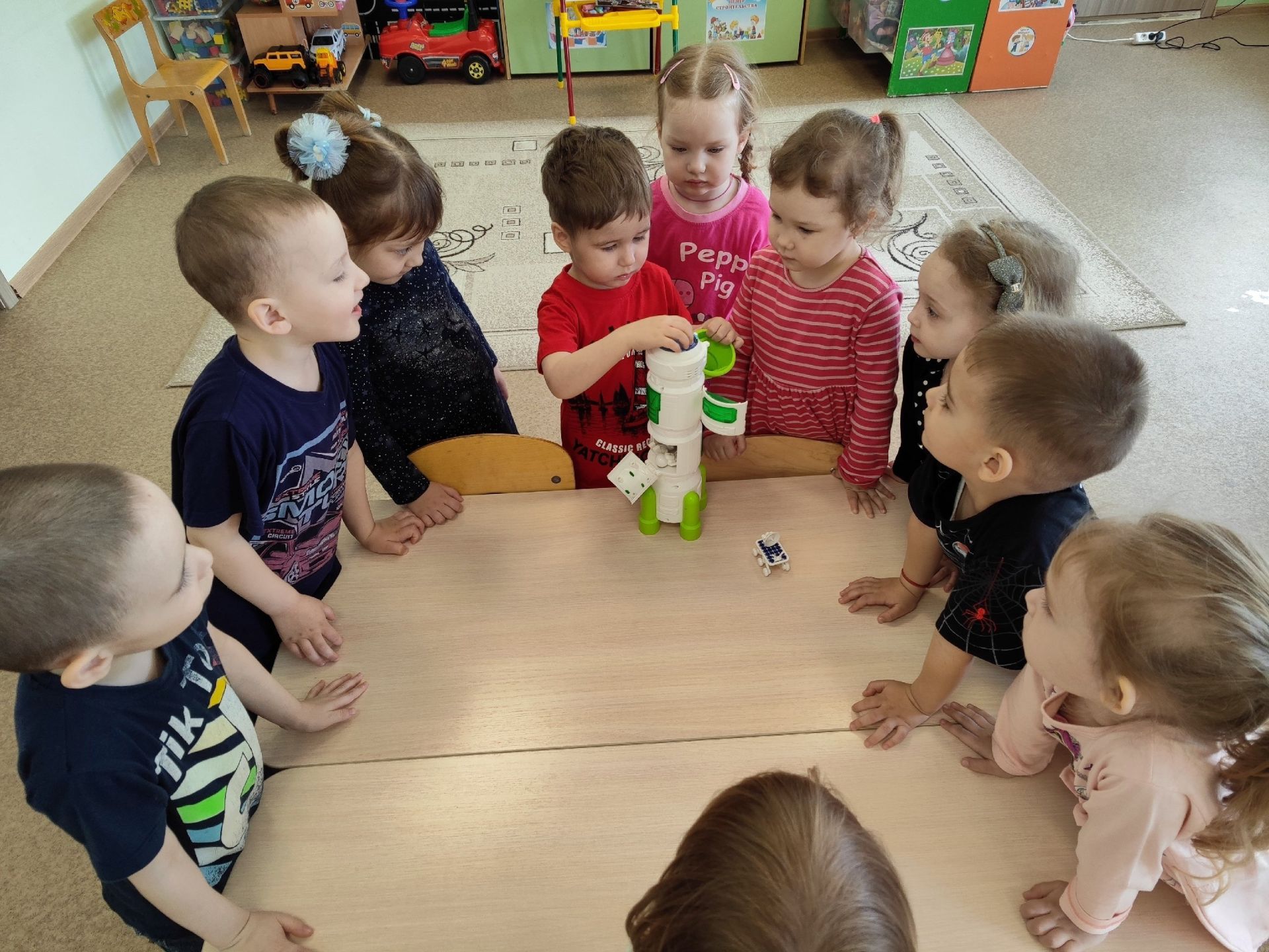 С воспитанниками детского сада «Золотая рыбка» провели мероприятие ко дню космонавтики