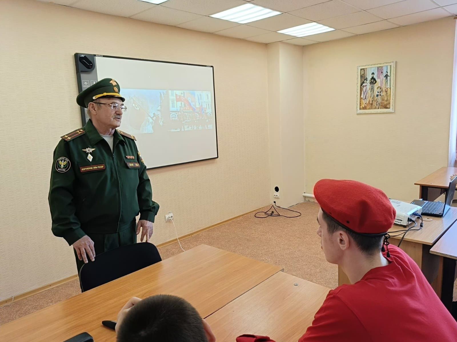Активисты отряда Юнармия встретились с подполковником запаса