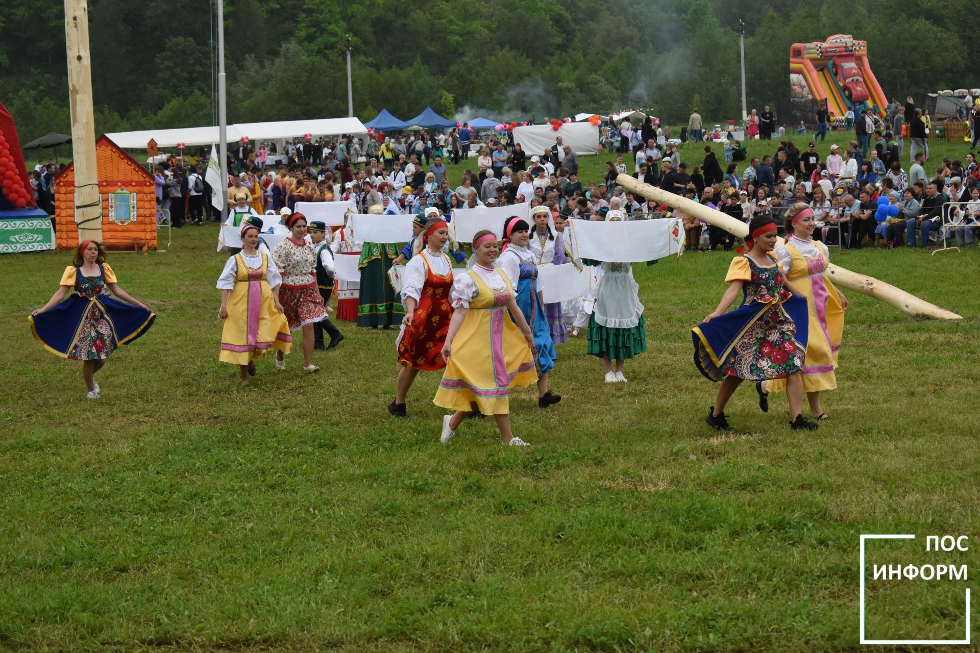 Весело и широко в Камских Полянах прошёл национальный праздник «Сабантуй»