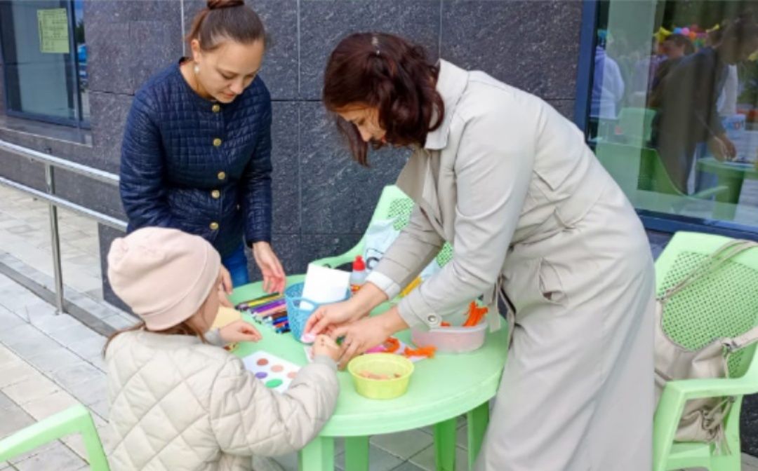 В День города лучшие мастер-классы для маленьких камполянцев были проведены педагогами Центра детского творчества «Радуга»