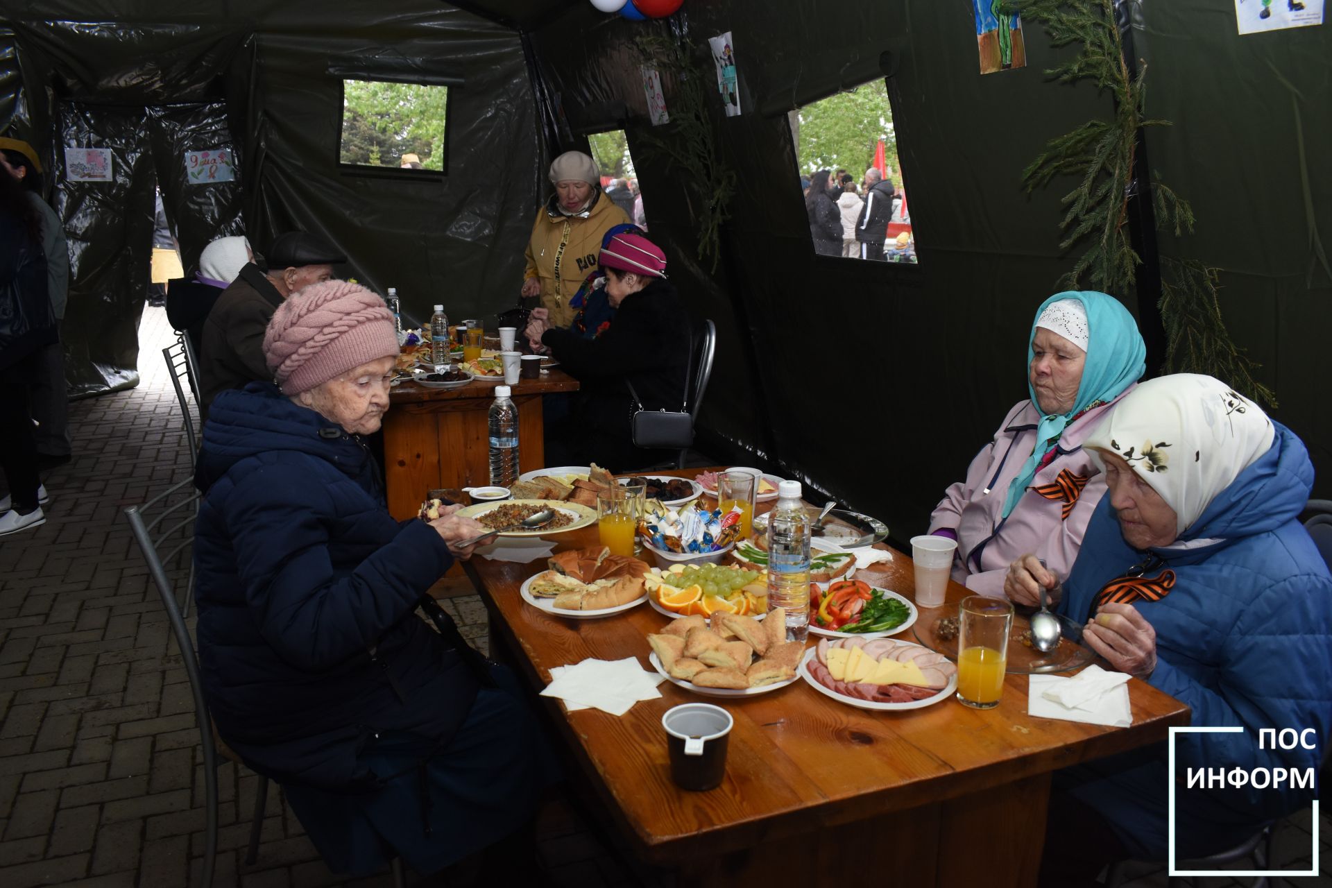 В День Победы для жителей Камских Полян организовали солдатский привал
