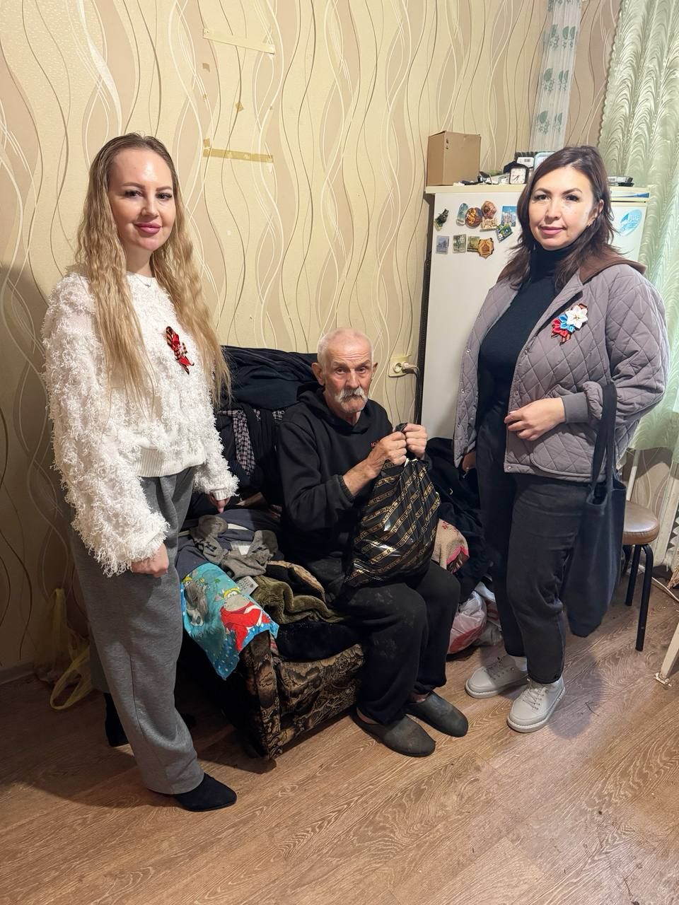 В честь праздника труженикам тыла и пожилым жителям Камских Полян вручили подарки