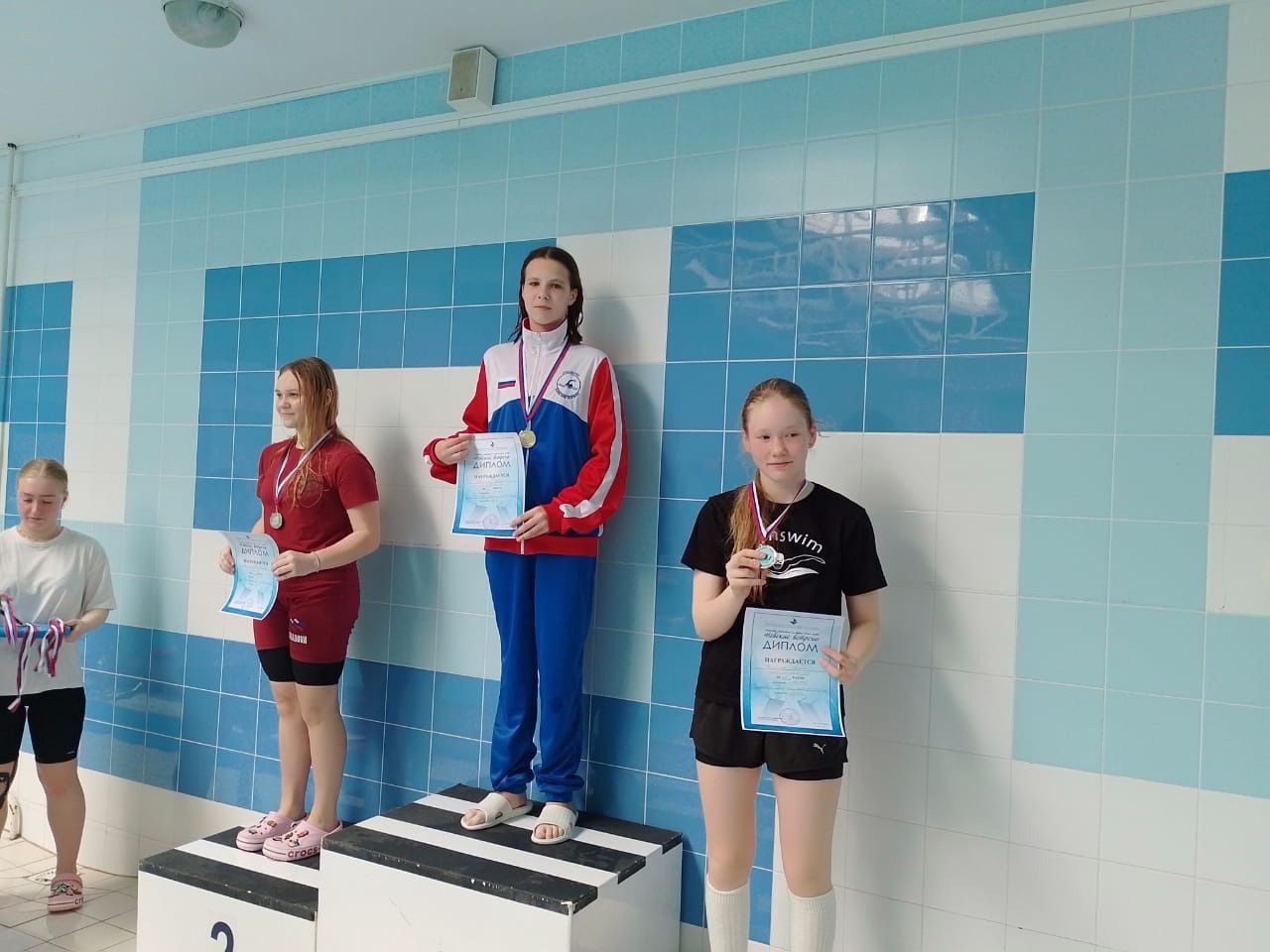 Юные пловцы из Камских Полян взяли 6 медалей на «Невских встречах»