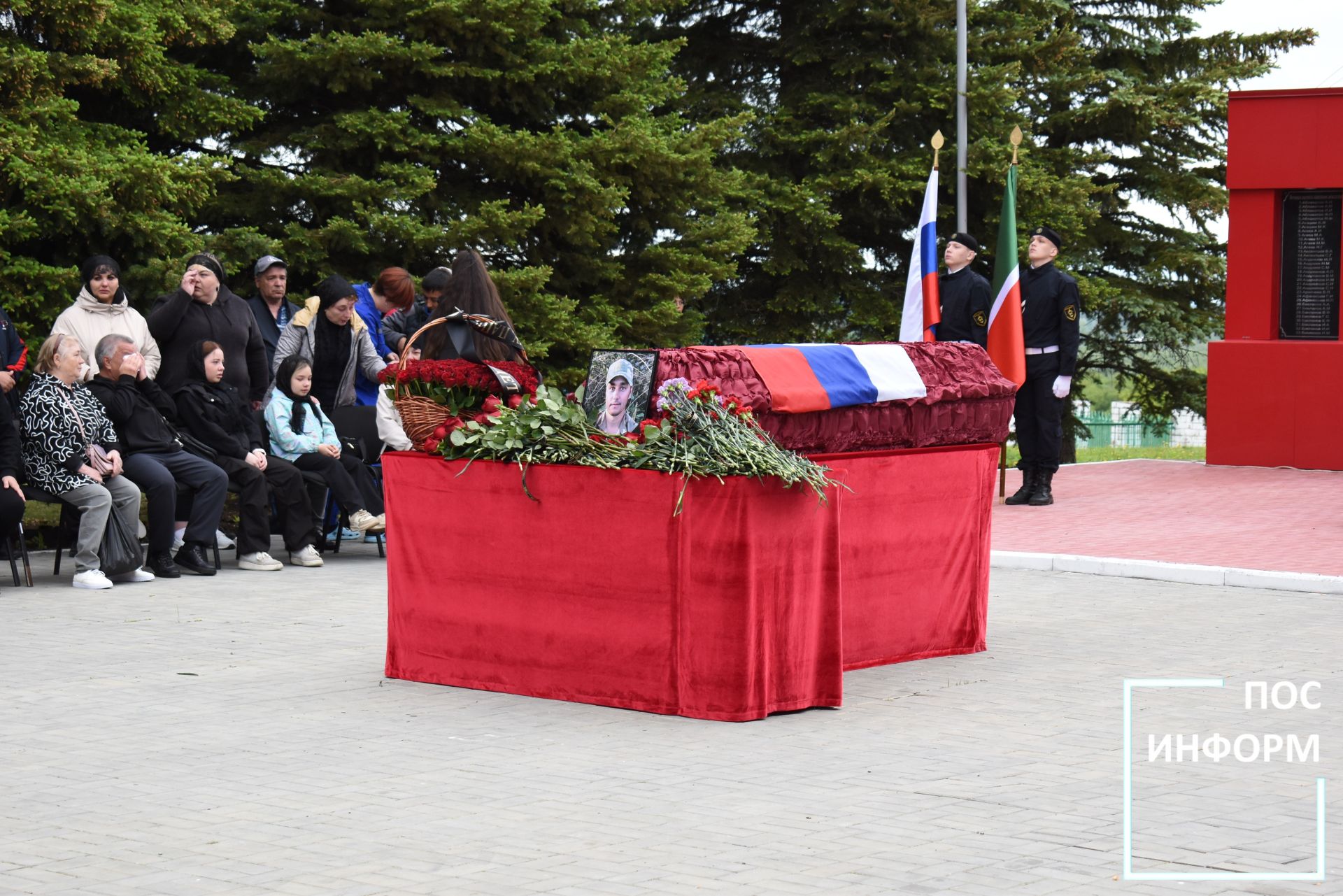 Камские Поляны простились с героем СВО Валерием Трофимовым
