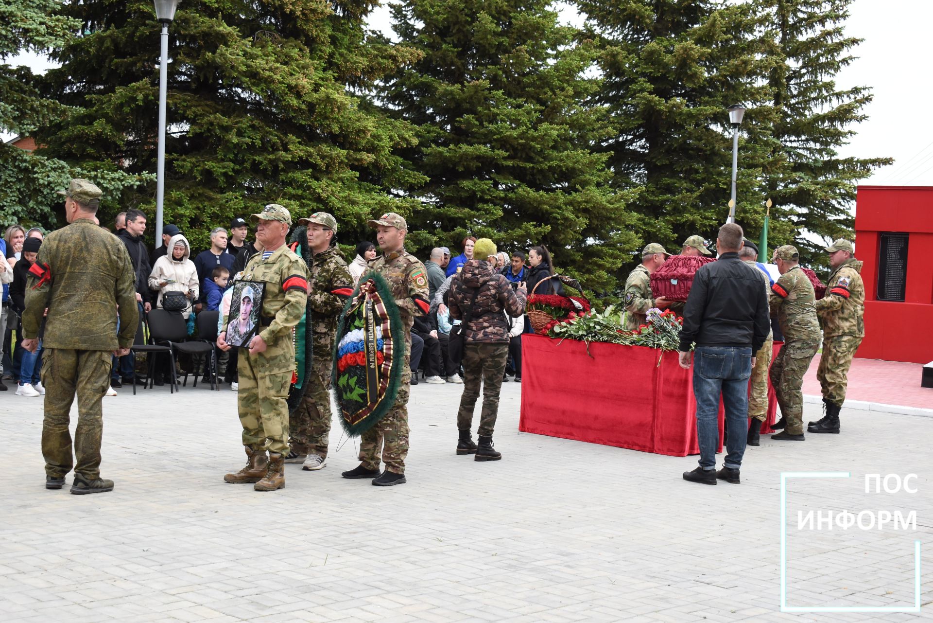 Камские Поляны простились с героем СВО Валерием Трофимовым