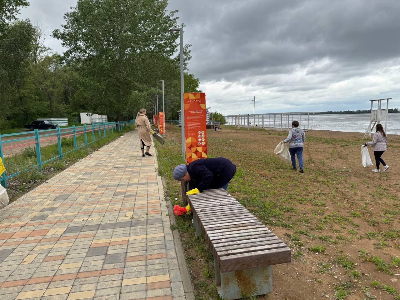 С малых рек начинаются великие дела«: сотрудники д/с «Солнышко» очистили берег Камы