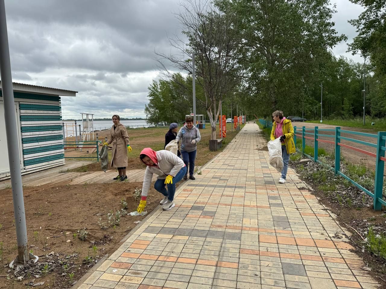 С малых рек начинаются великие дела«: сотрудники д/с «Солнышко» очистили берег Камы