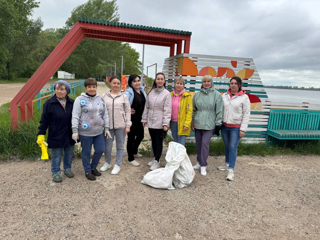С малых рек начинаются великие дела«: сотрудники д/с «Солнышко» очистили берег Камы