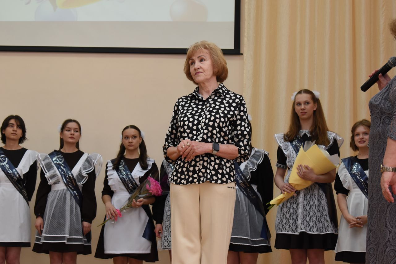 В добрый путь, выпускники! В школе № 1 Камских Полян прозвенел последний звонок