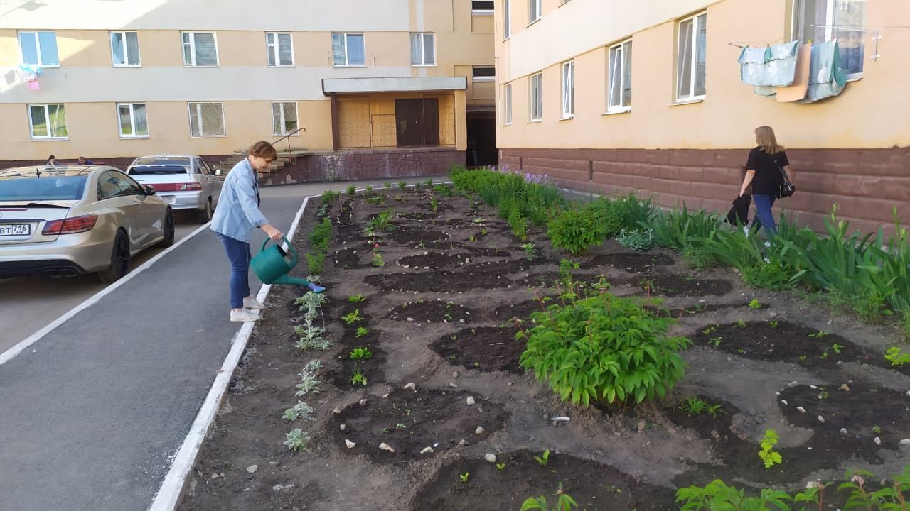 Камские Поляны расцветают: яркие клумбы и уютные дворики радуют жителей