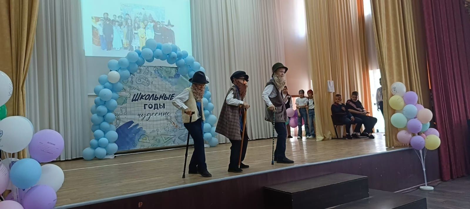 В школе №2 Камских Полян прошёл яркий выпускной для четвероклассников