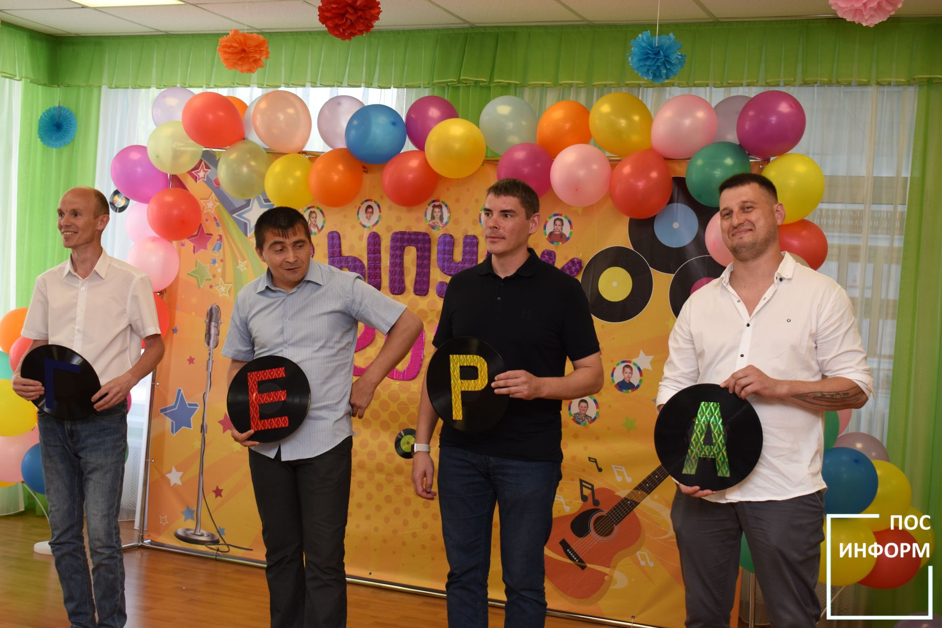 В детском саду «Огонек» Камских Полян начались выпускные утренники