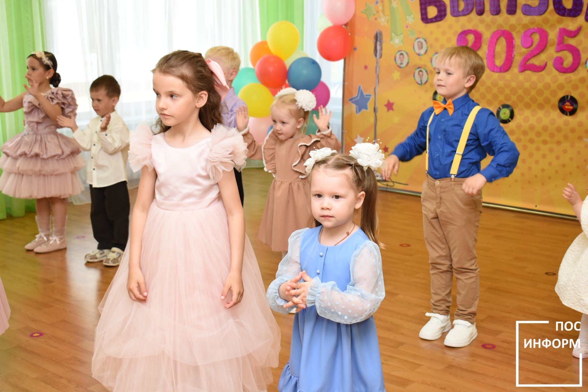 В детском саду «Огонек» Камских Полян начались выпускные утренники