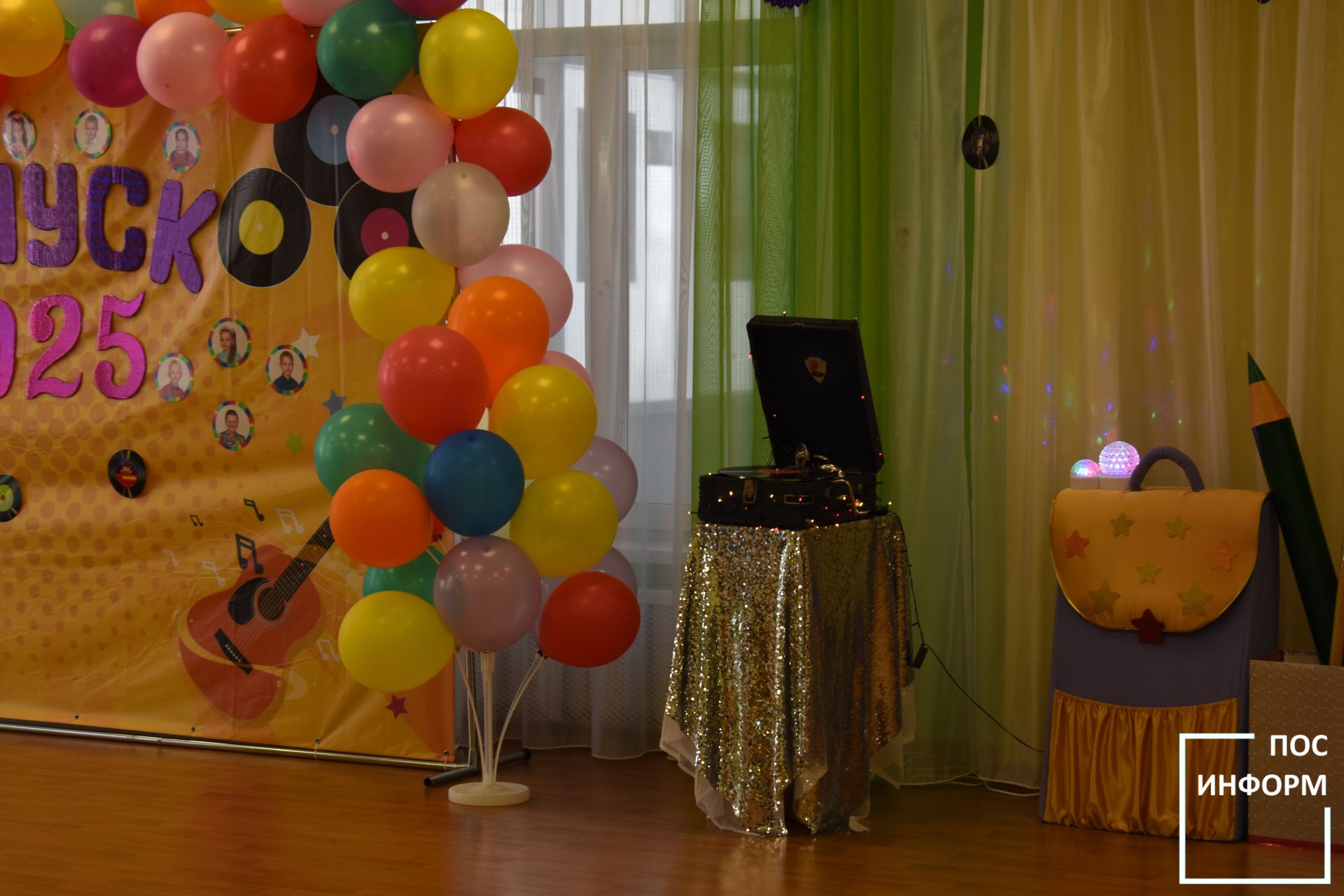 В детском саду «Огонек» Камских Полян начались выпускные утренники