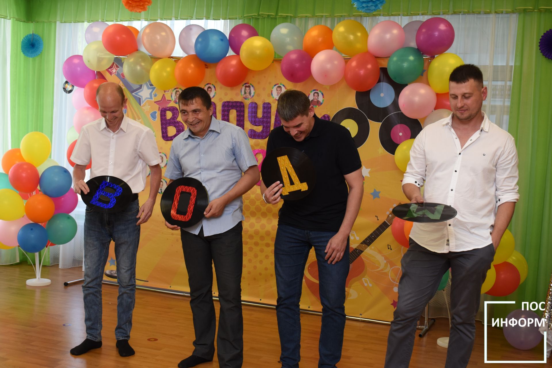 В детском саду «Огонек» Камских Полян начались выпускные утренники