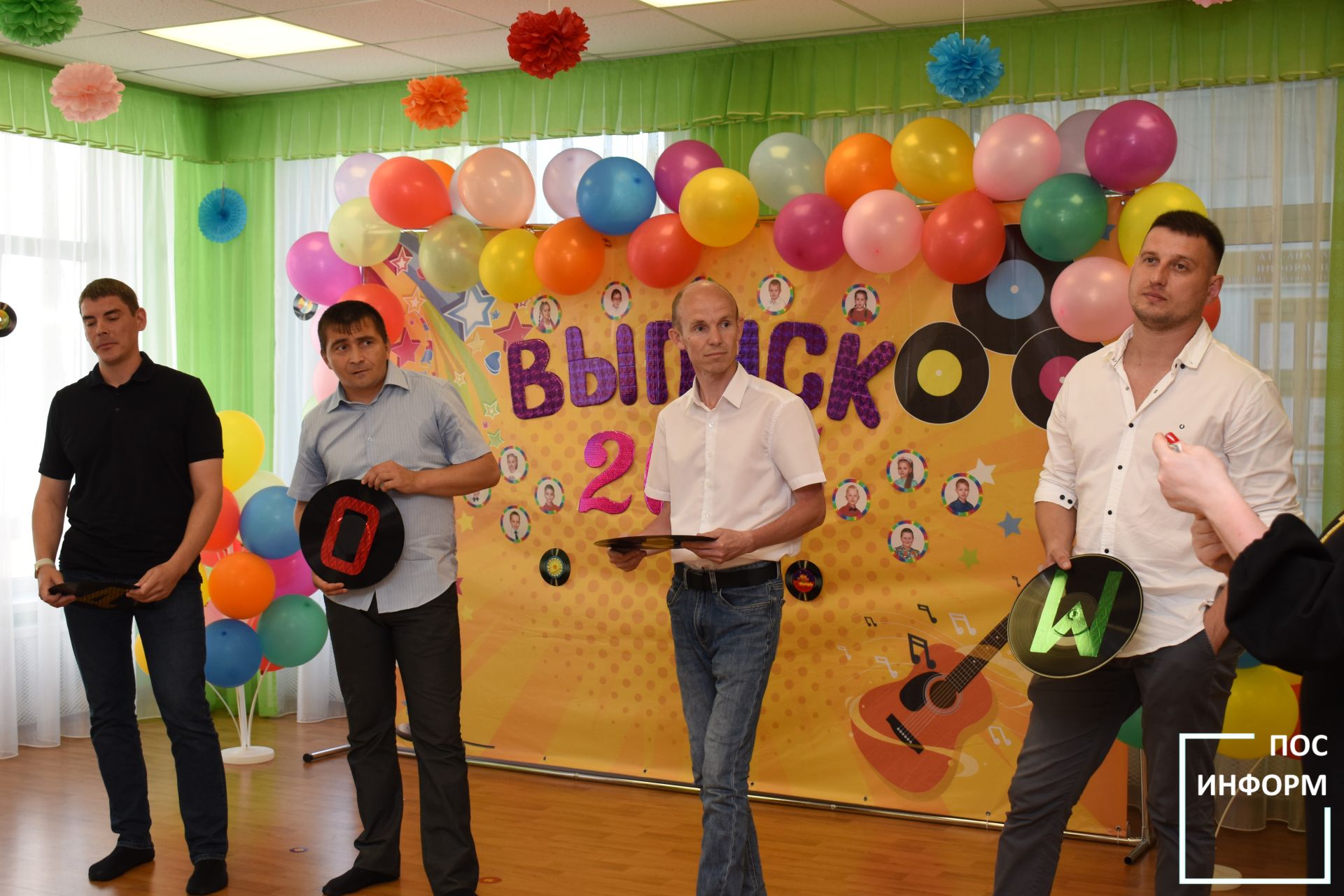 В детском саду «Огонек» Камских Полян начались выпускные утренники