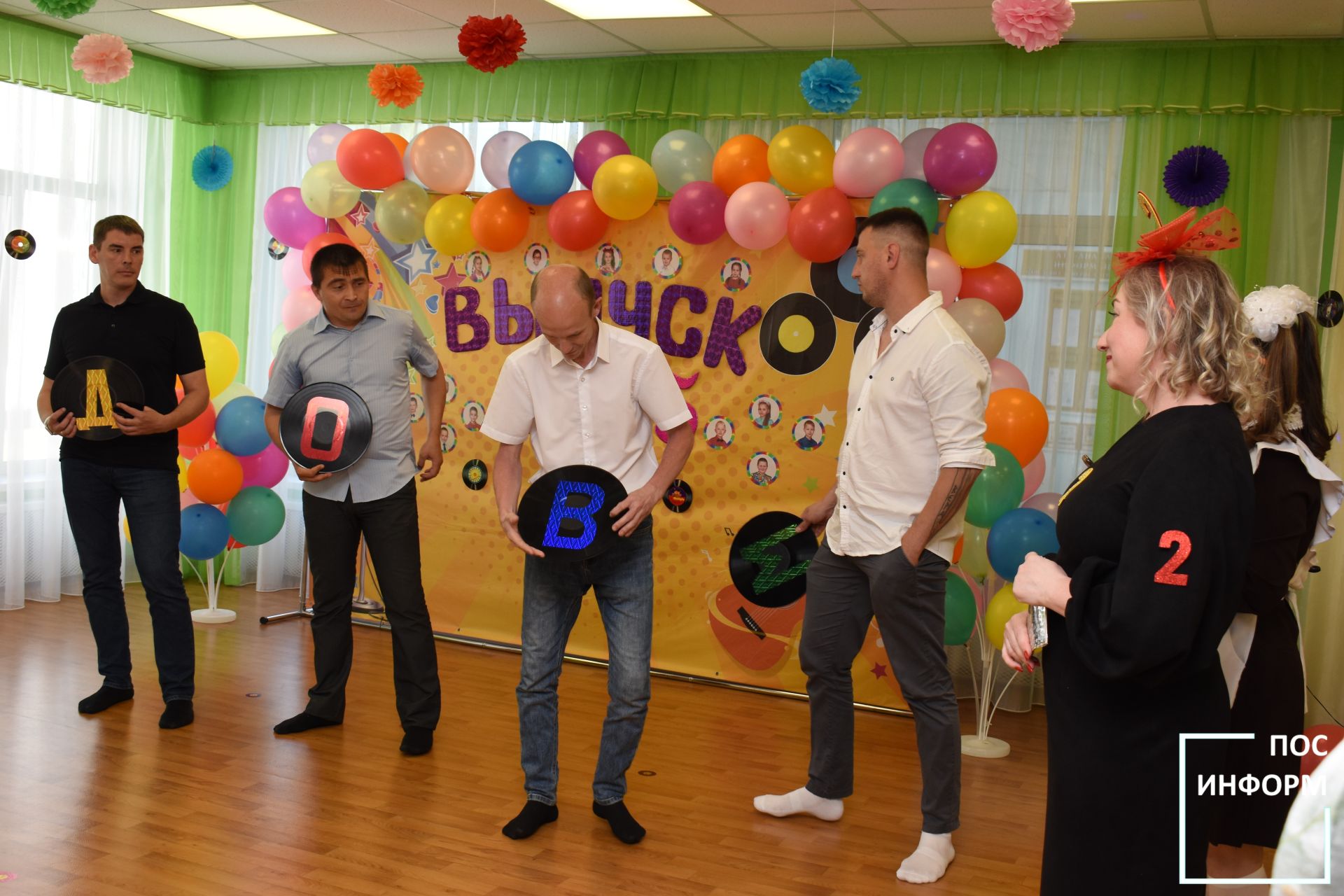 В детском саду «Огонек» Камских Полян начались выпускные утренники